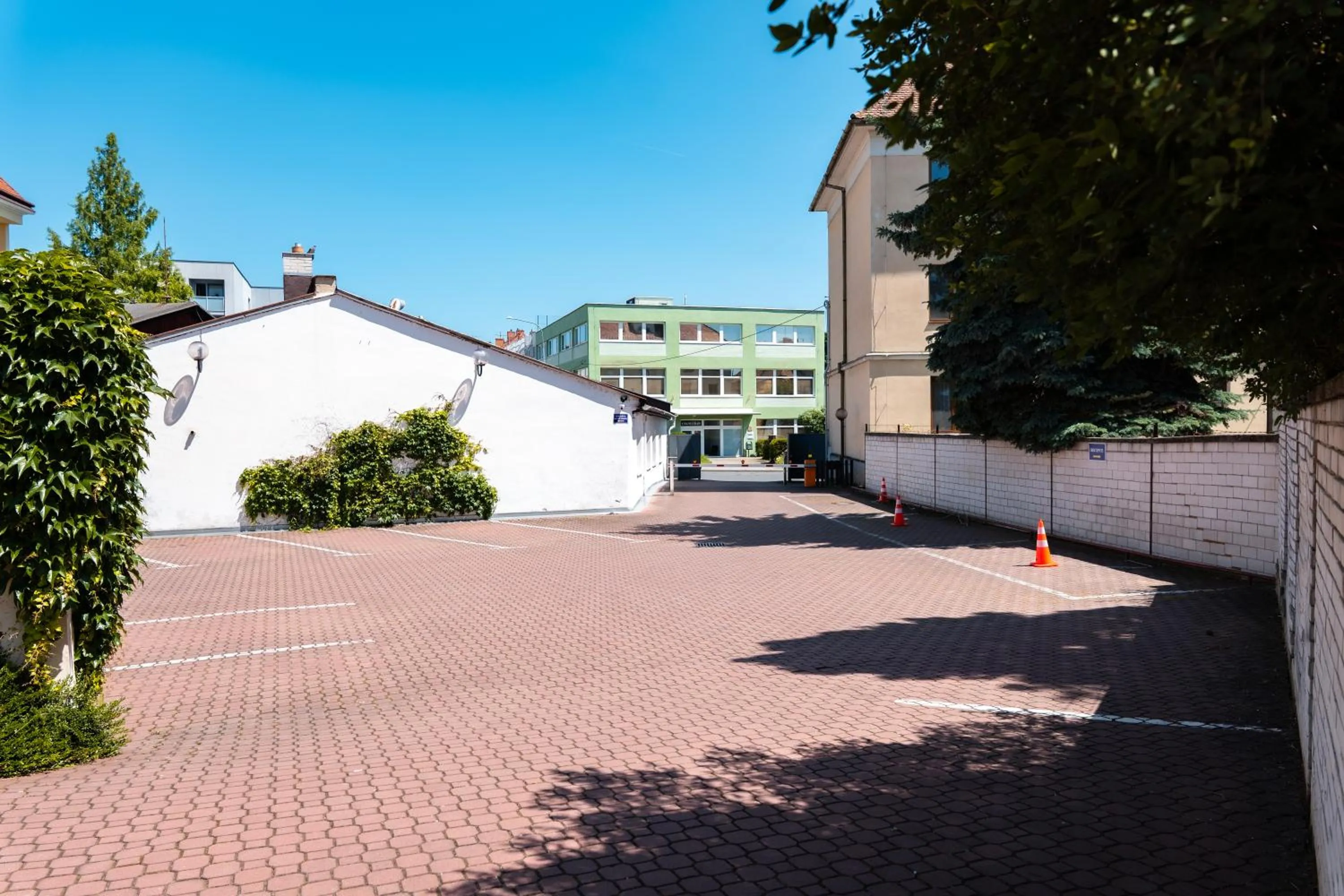 Parking in Hotel Grand