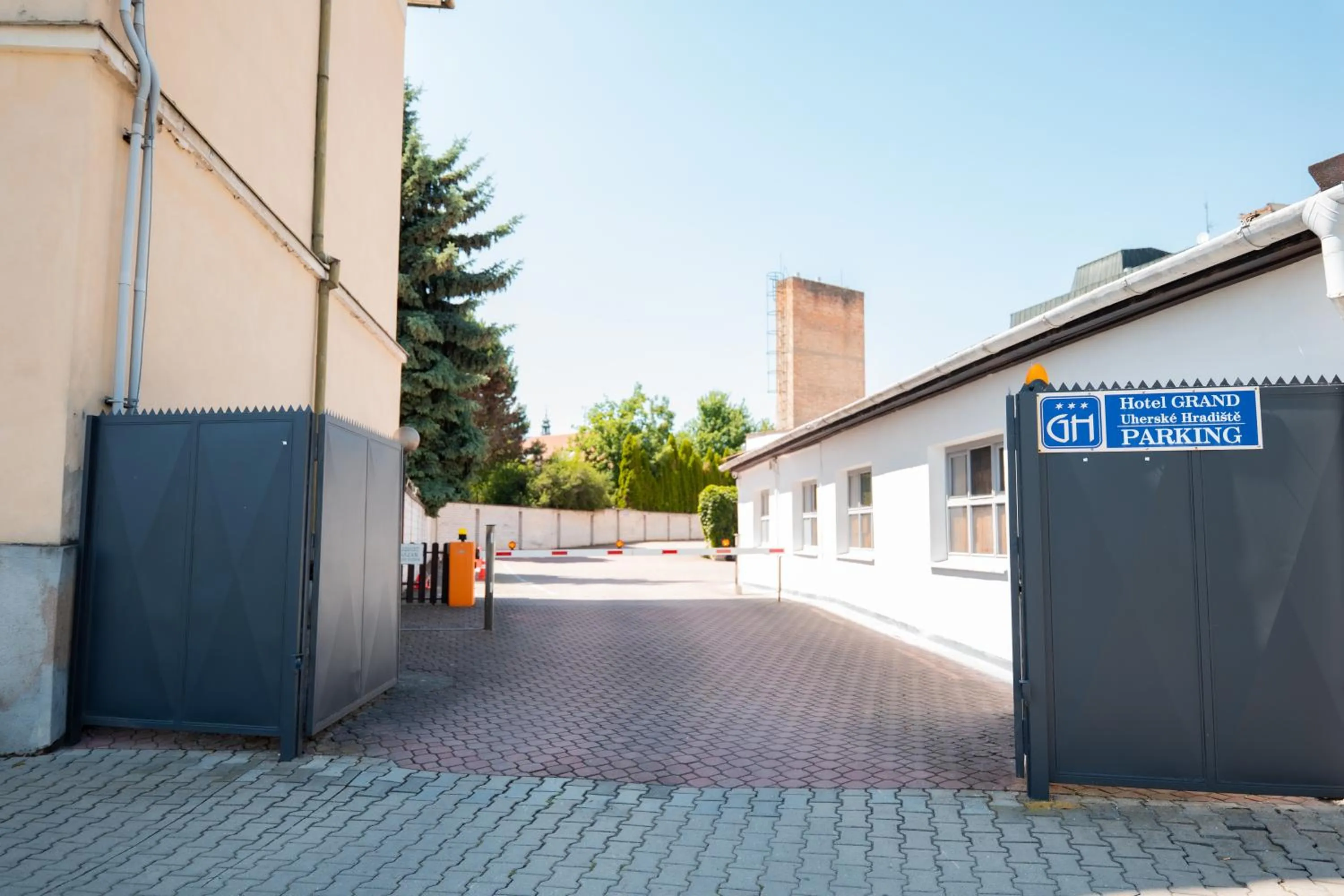 Parking in Hotel Grand