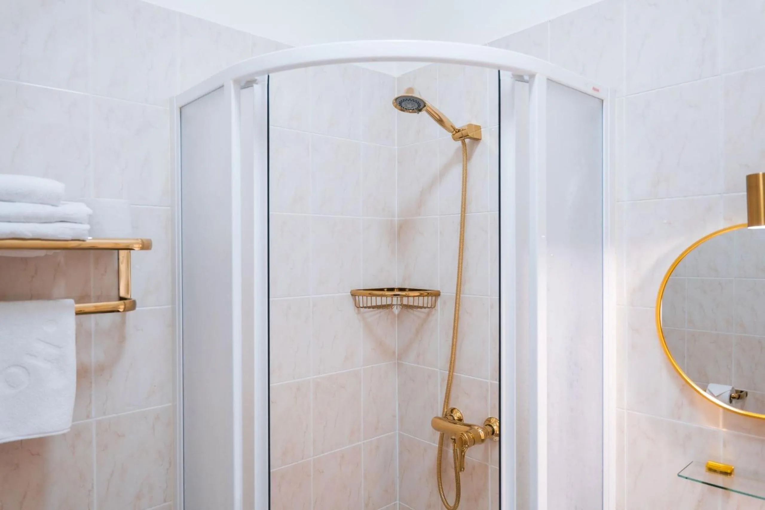 Shower in Hotel Grand