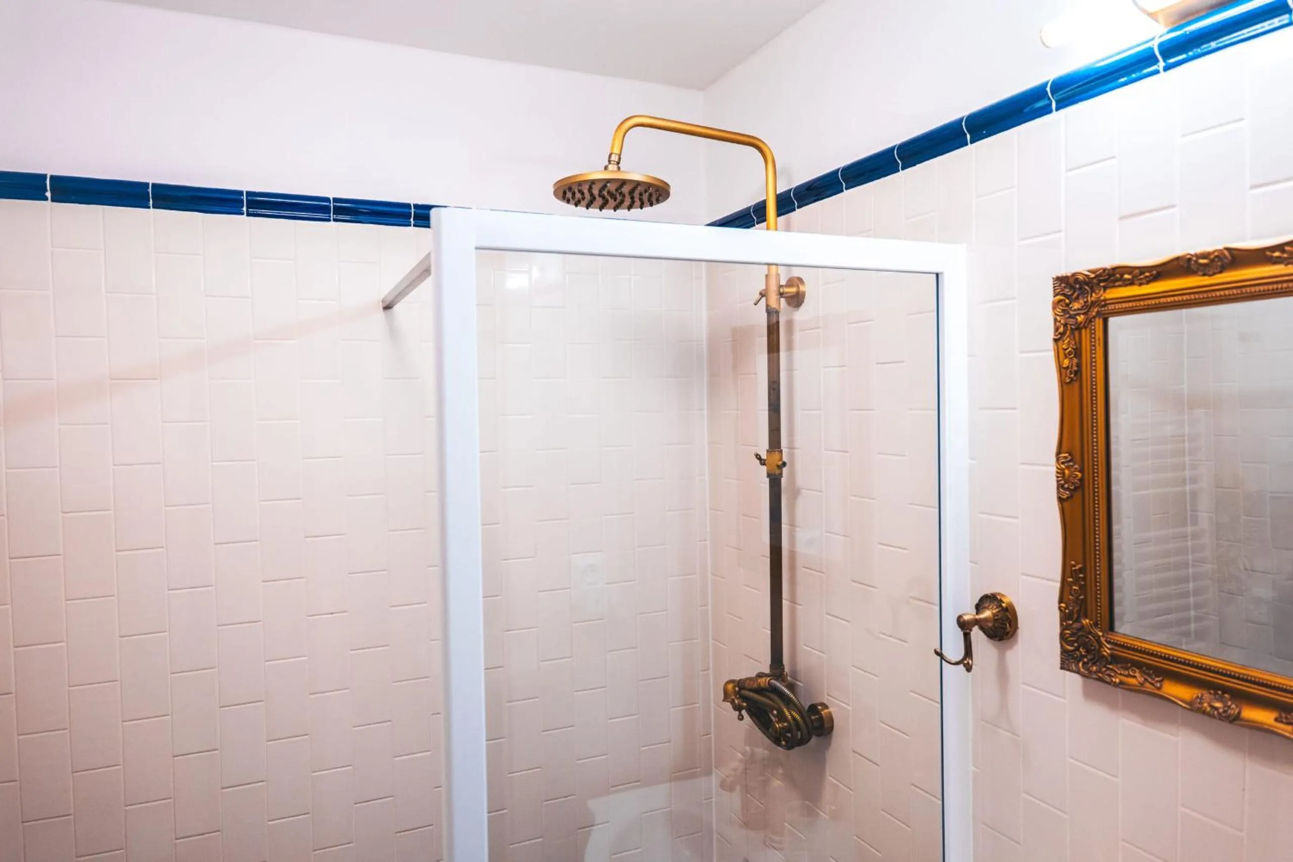 Shower in Hotel Grand