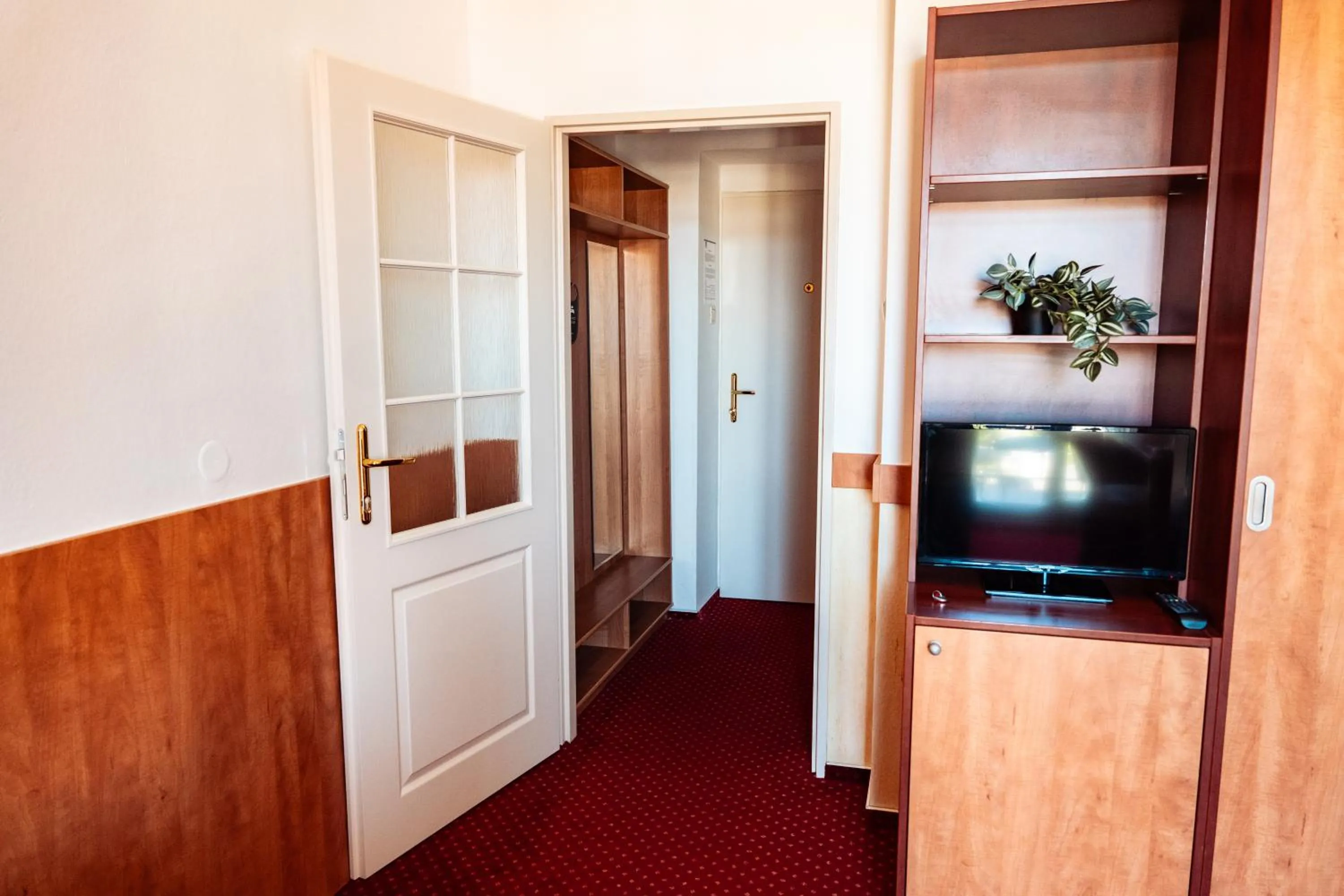 TV and multimedia in Hotel Grand