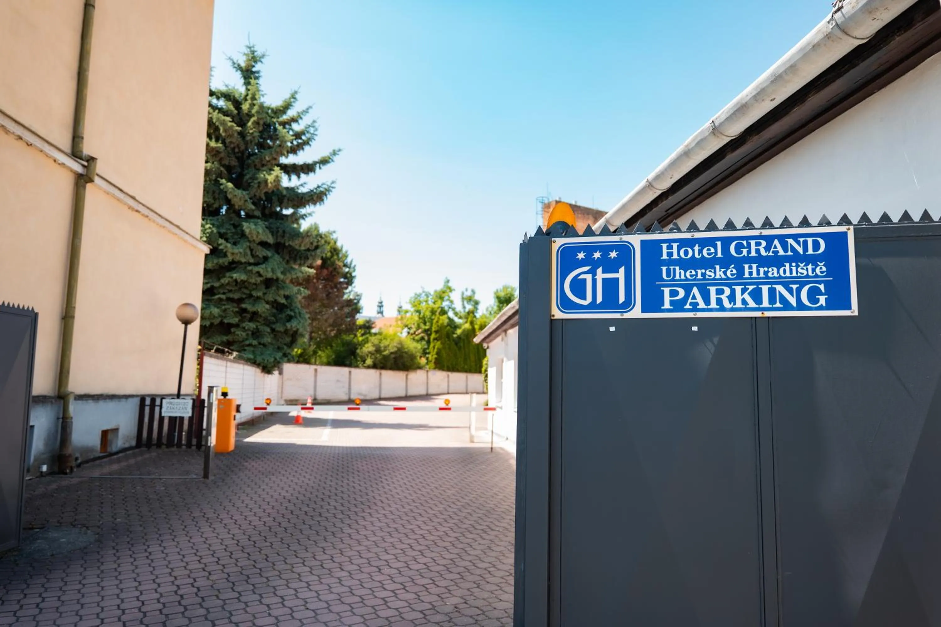 Parking in Hotel Grand