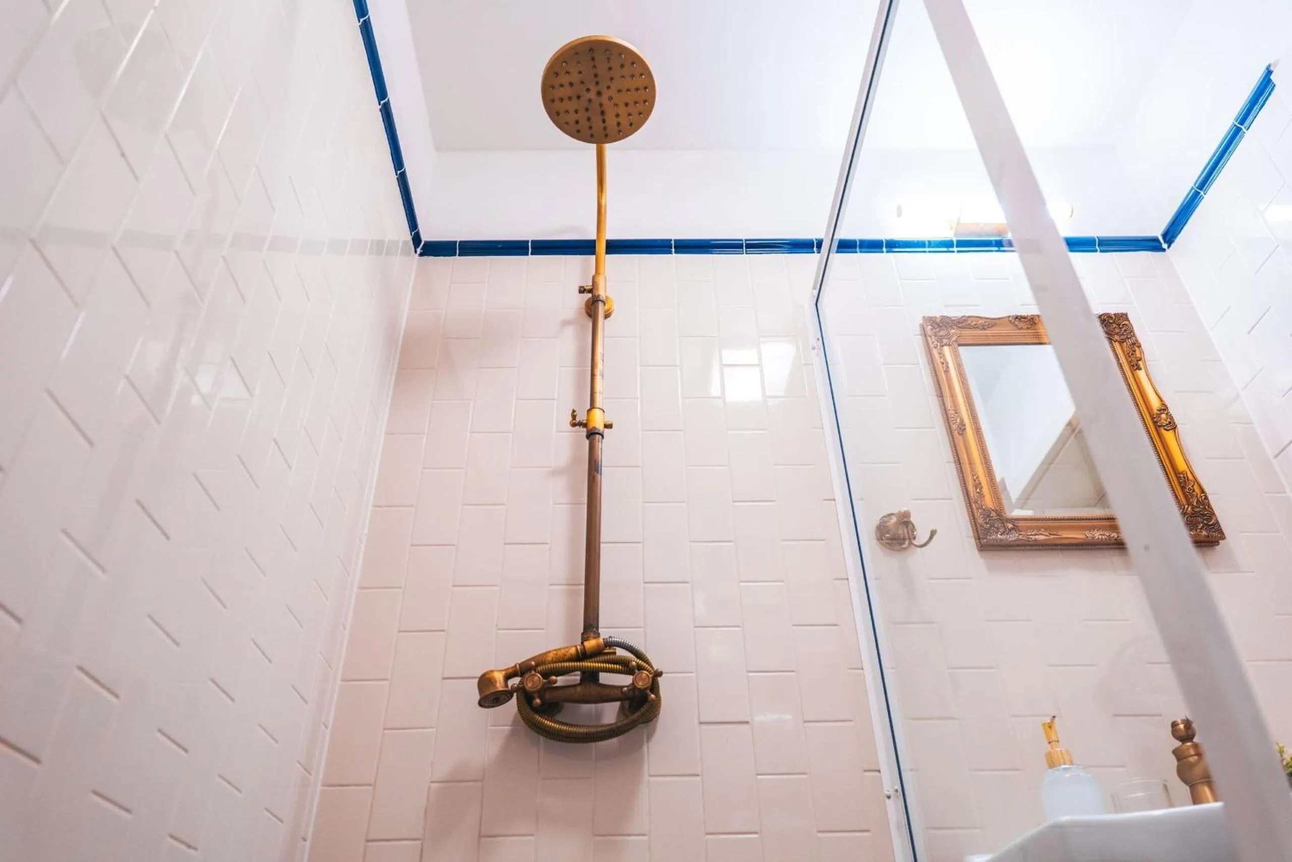 Shower in Hotel Grand