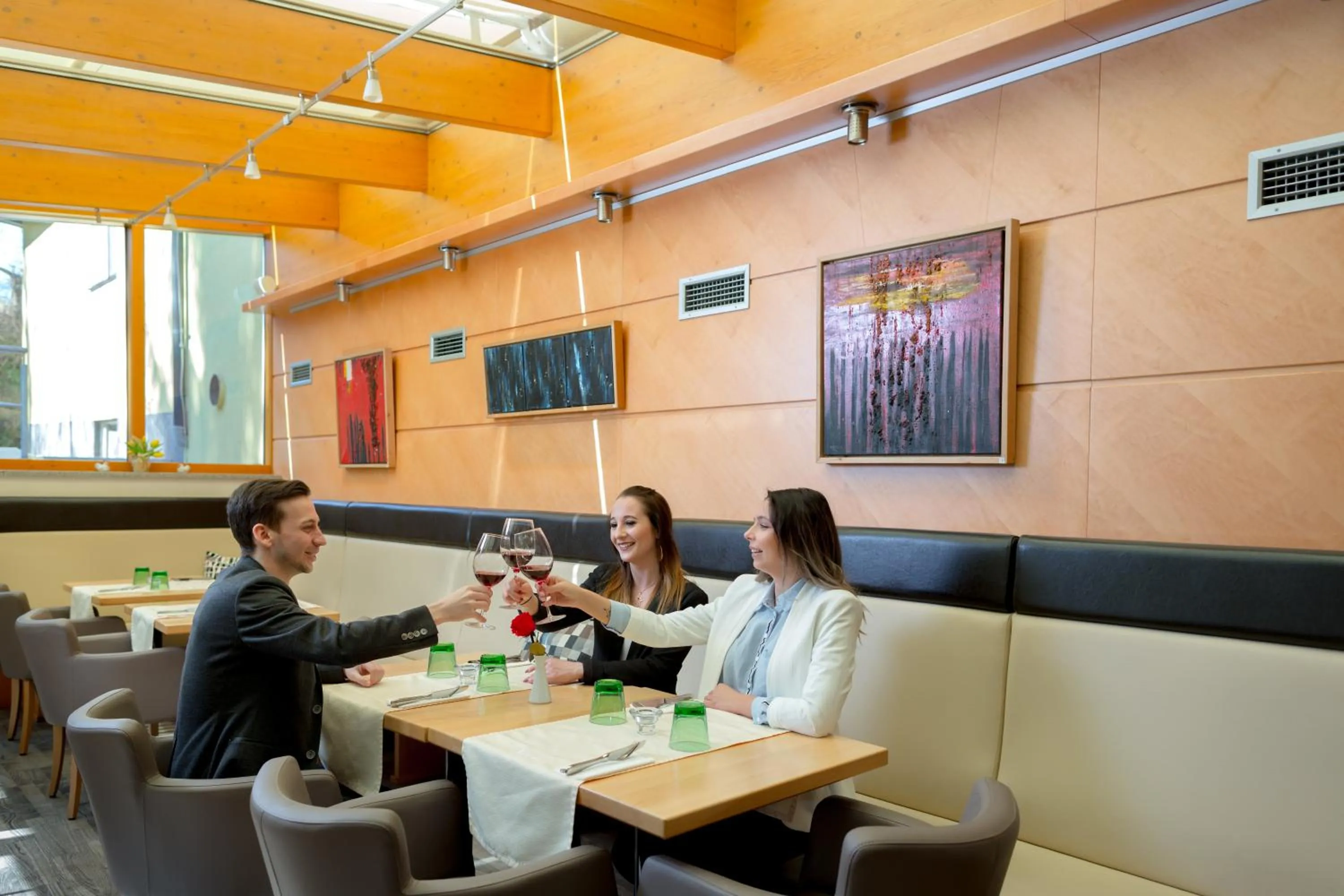 Restaurant/places to eat in Komfort-Hotel Stockinger