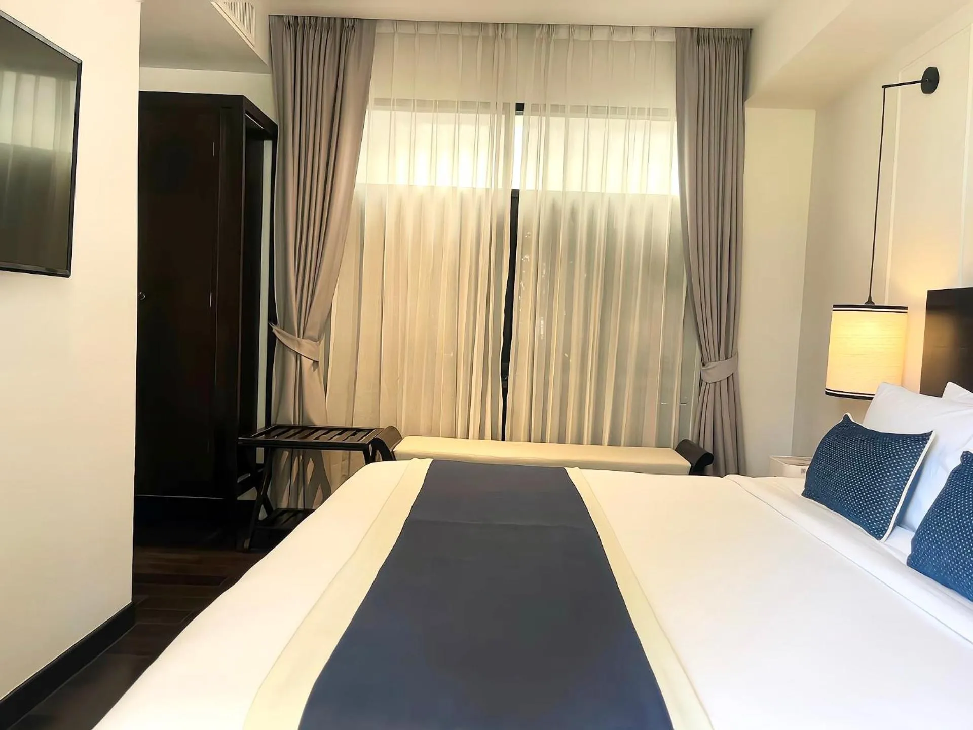 Bed in Cheeva Dee Hotel