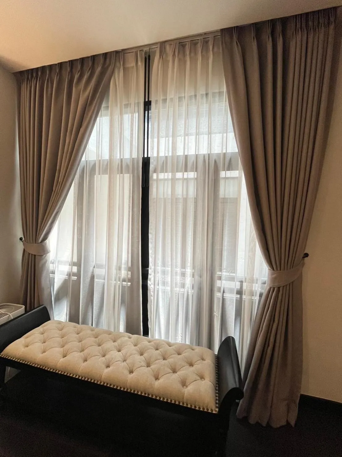 Bed in Cheeva Dee Hotel