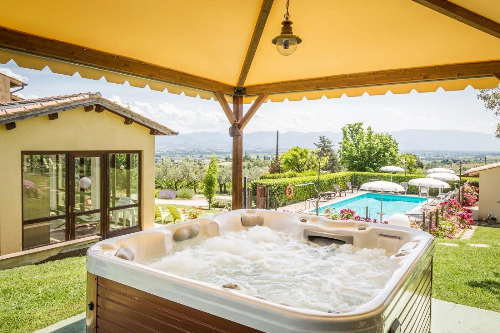 Hot Tub in Country House Nonna Rana