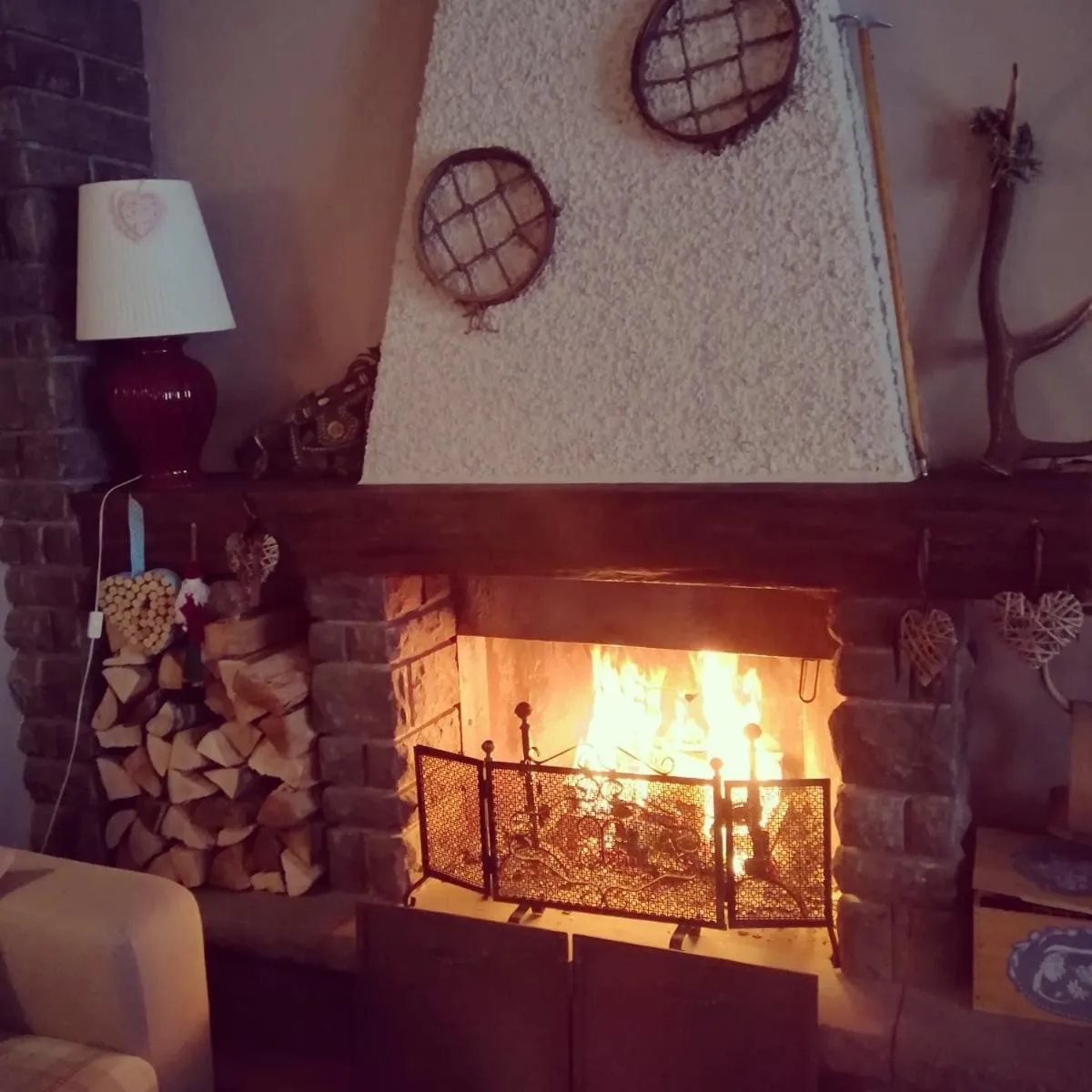 Communal lounge/ TV room in Hotel Bristol