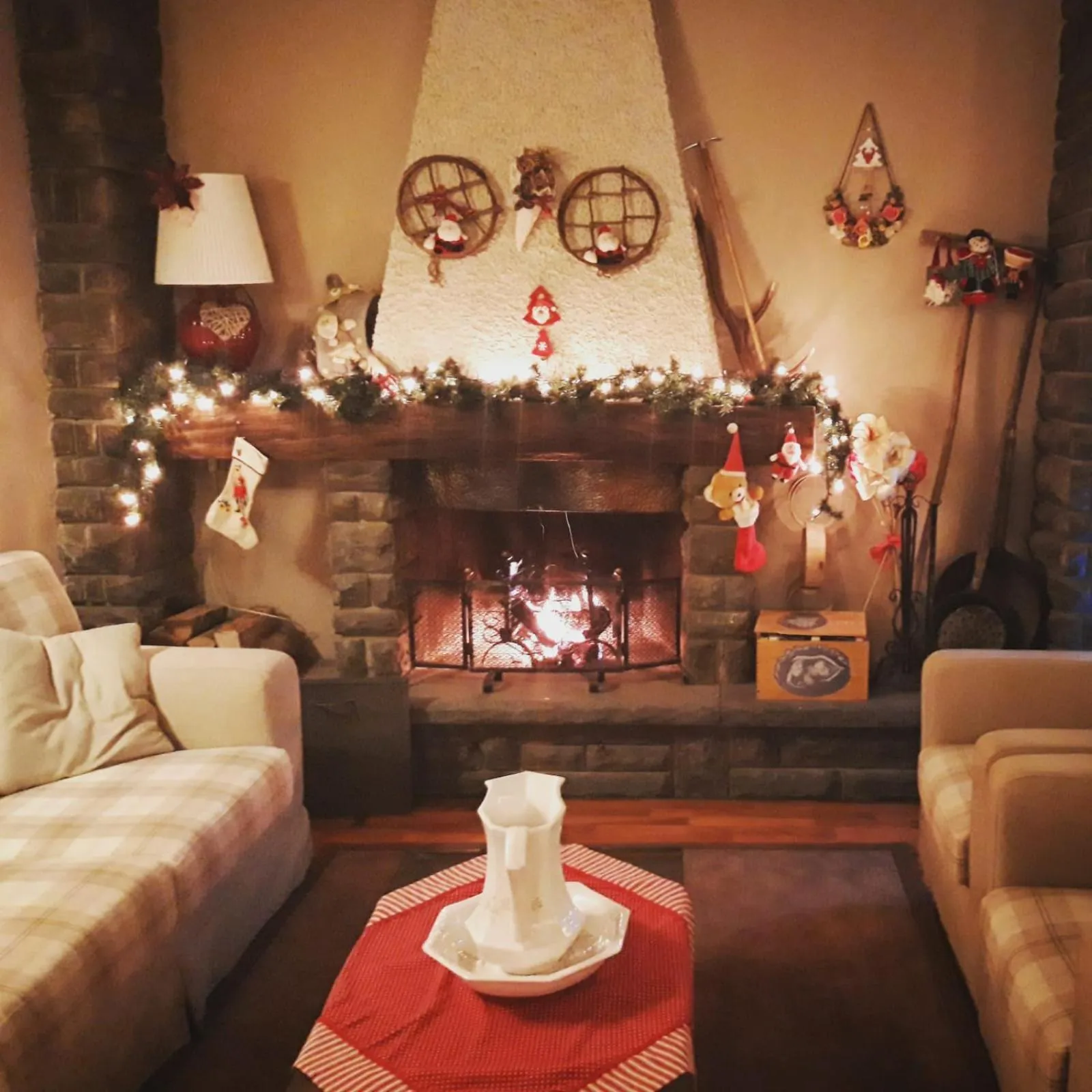 Communal lounge/ TV room in Hotel Bristol