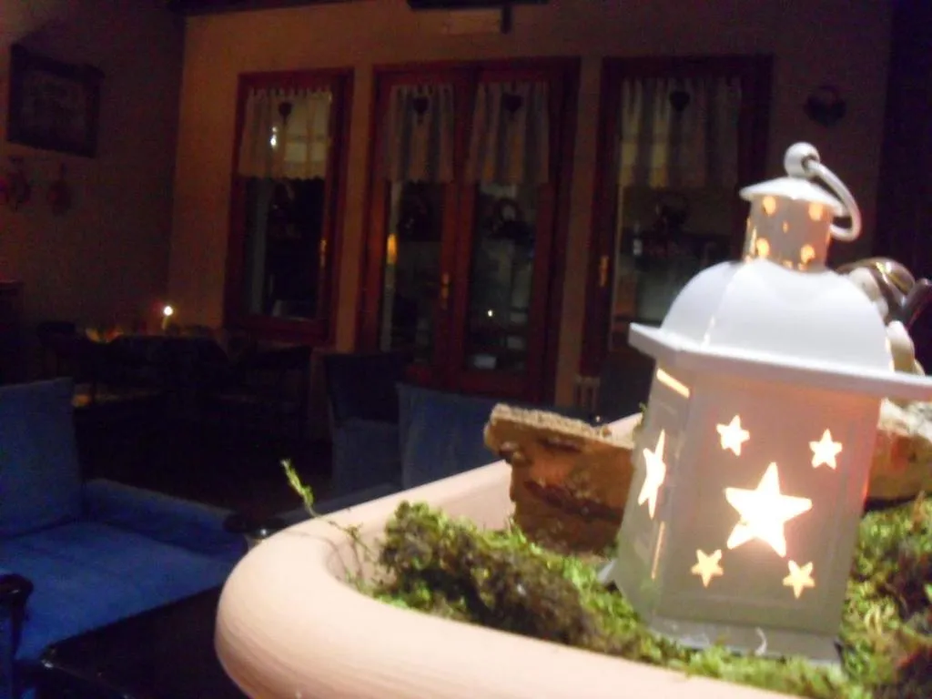 Communal lounge/ TV room in Hotel Bristol