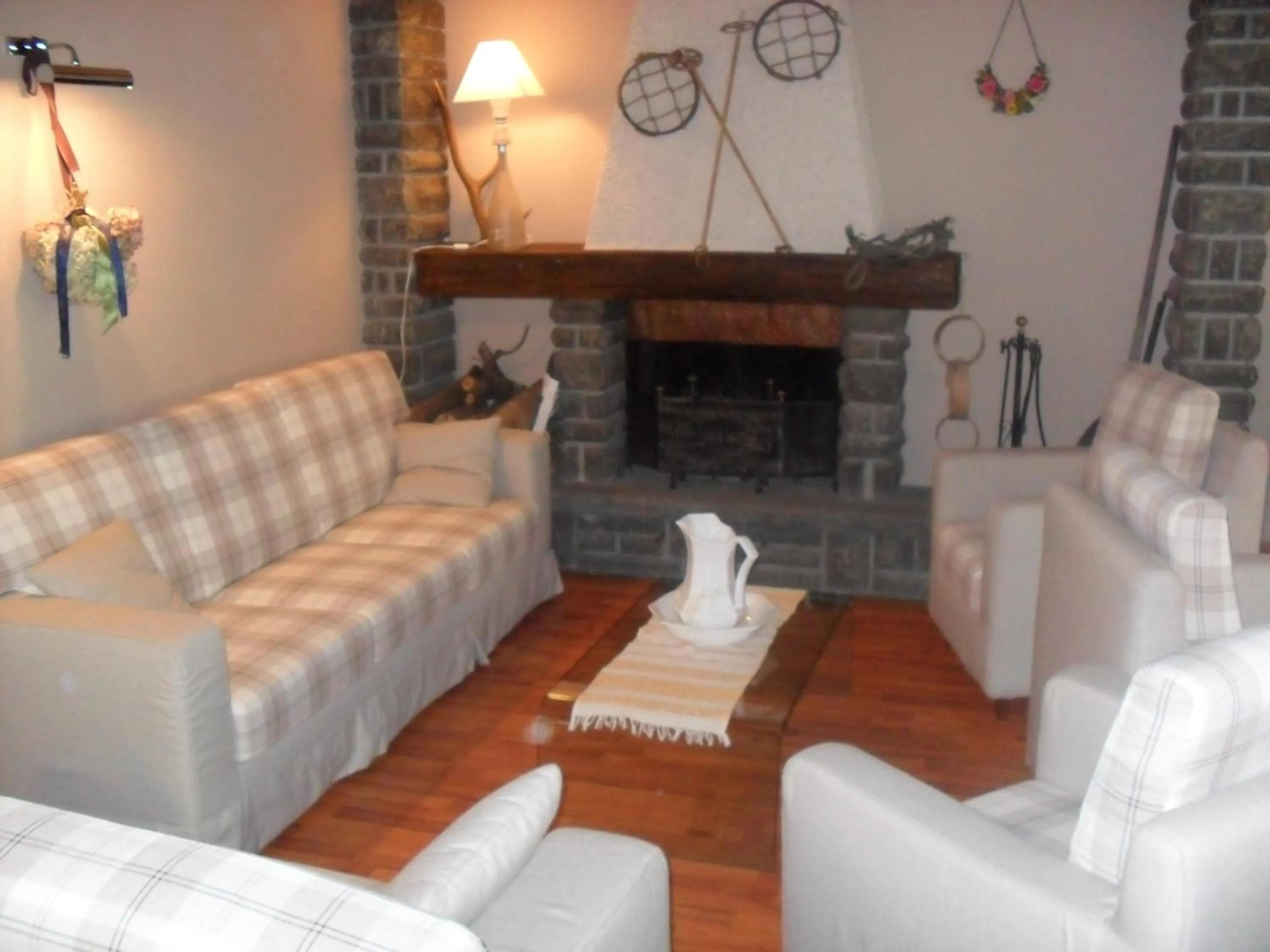 Communal lounge/ TV room in Hotel Bristol