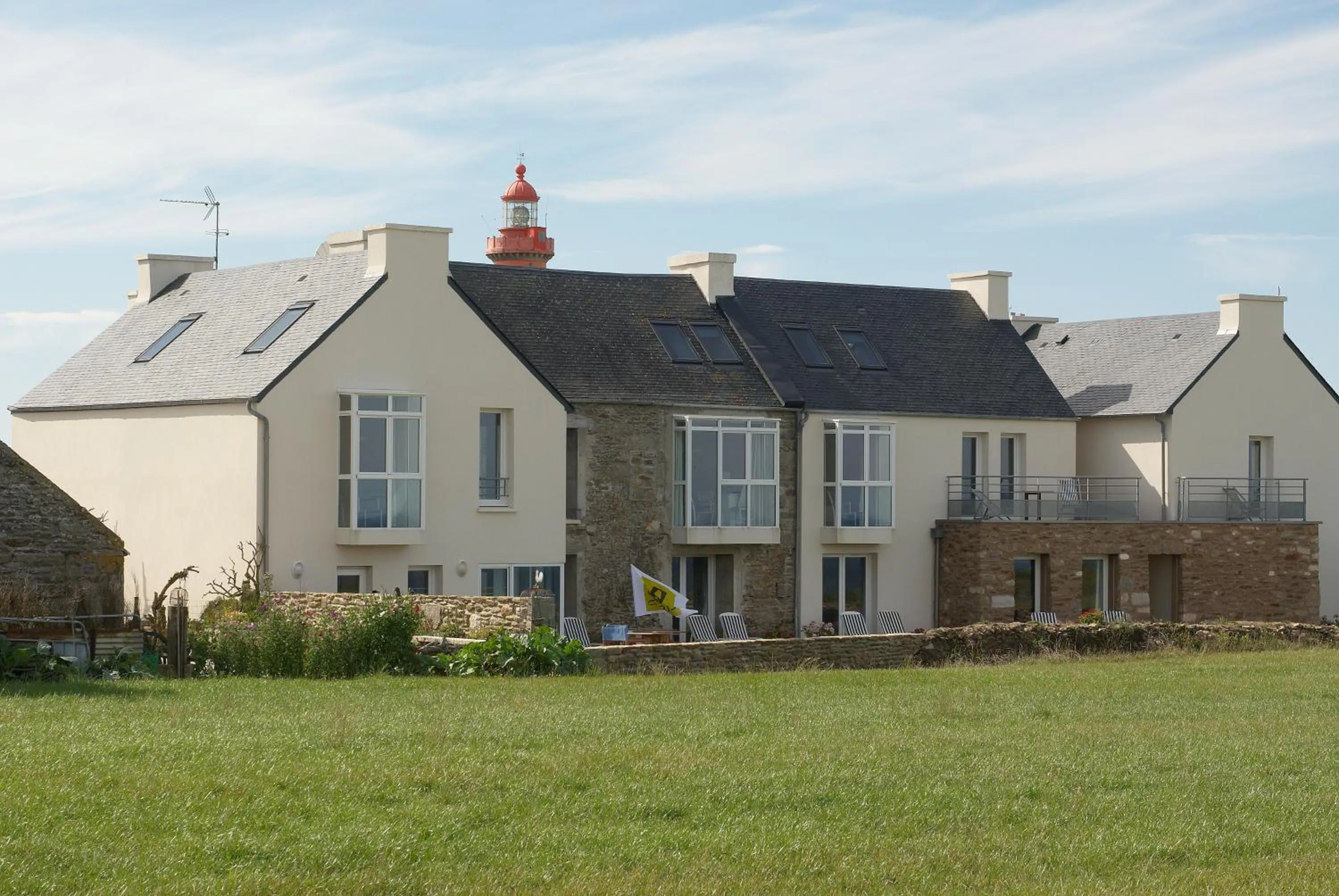 Facade/entrance in Logis Hôtel Vent d'Iroise