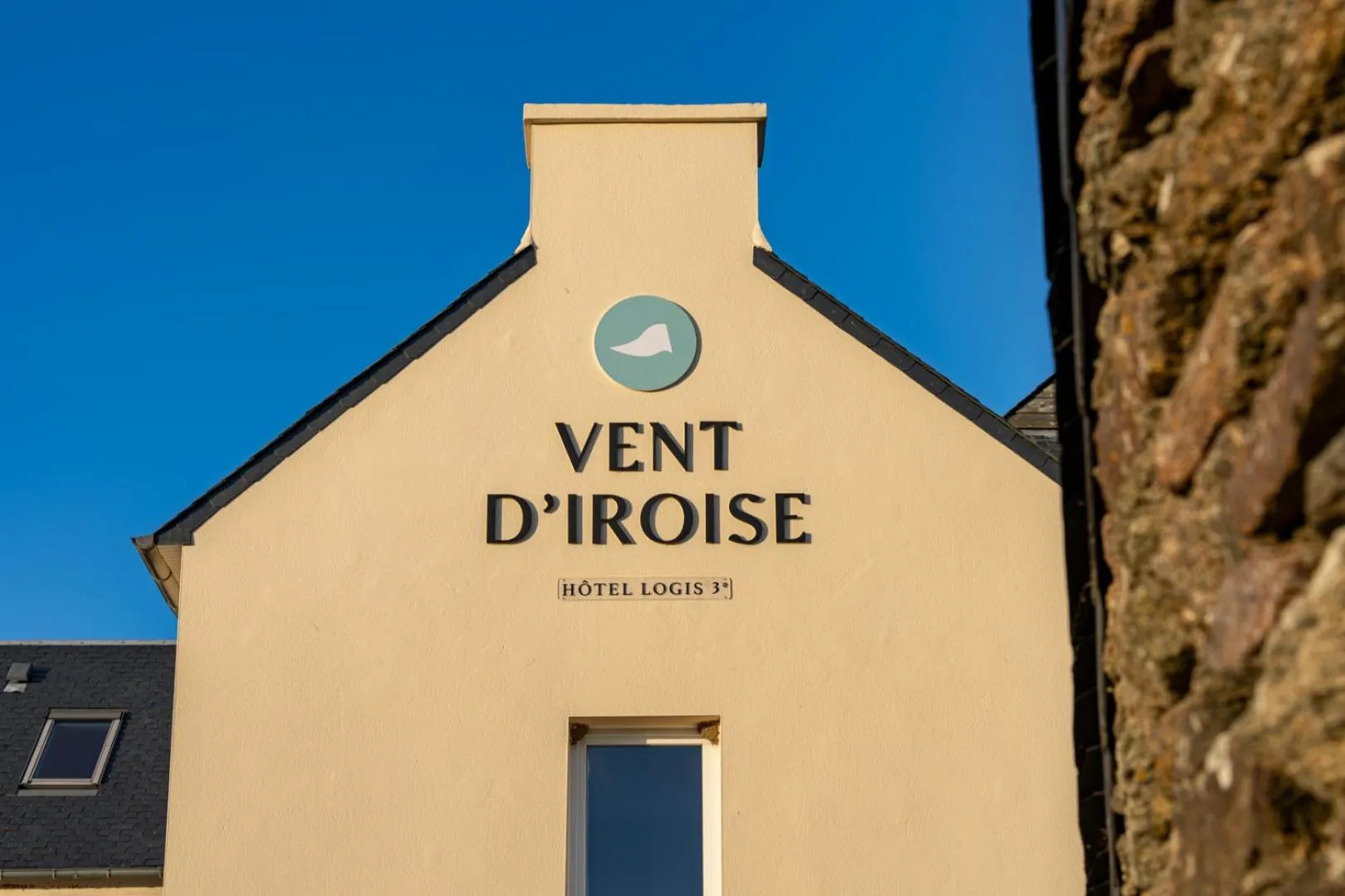Property building in Logis Hôtel Vent d'Iroise