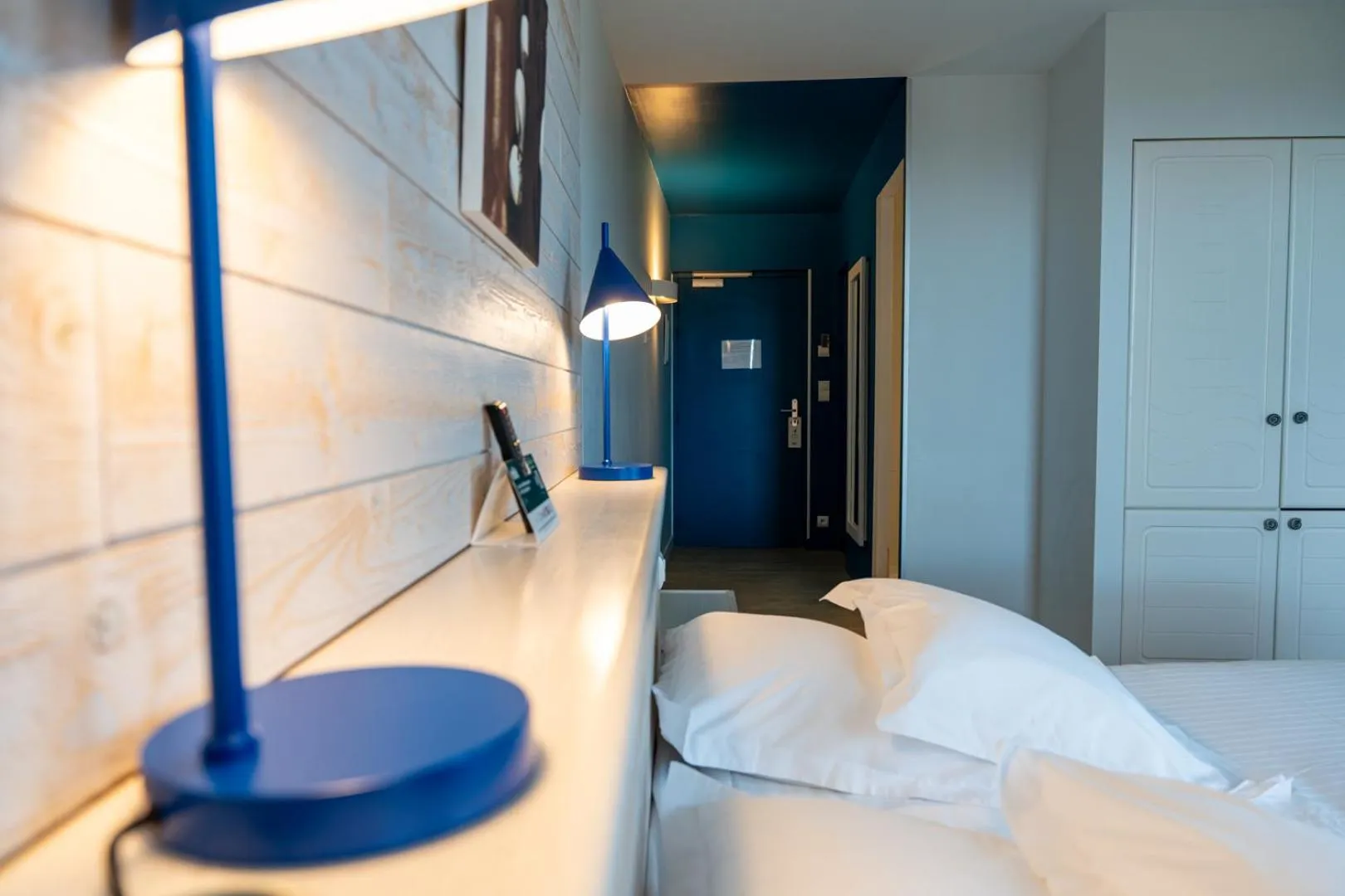 Bedroom, Bed in Logis Hôtel Vent d'Iroise