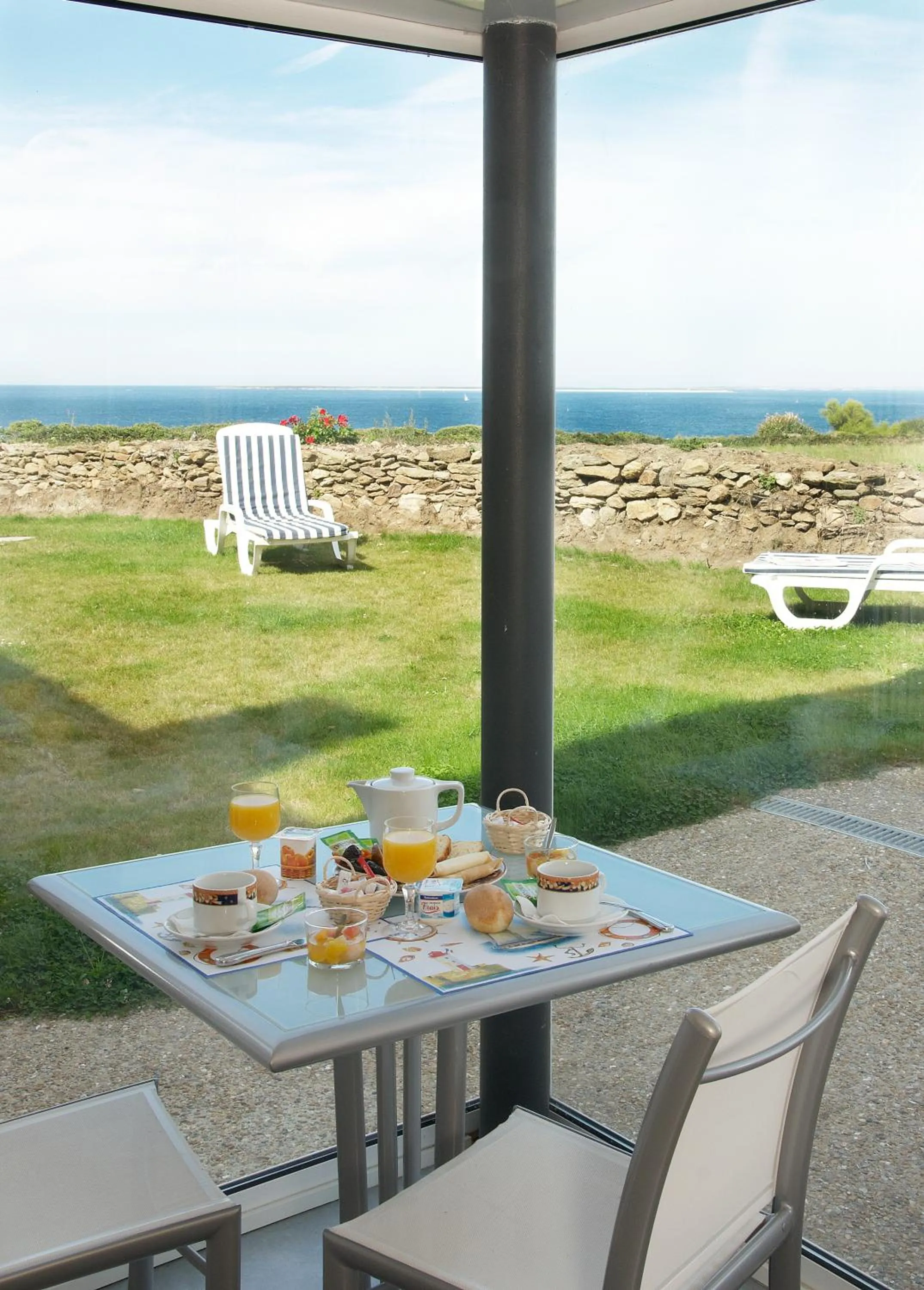 Restaurant/places to eat in Logis Hôtel Vent d'Iroise