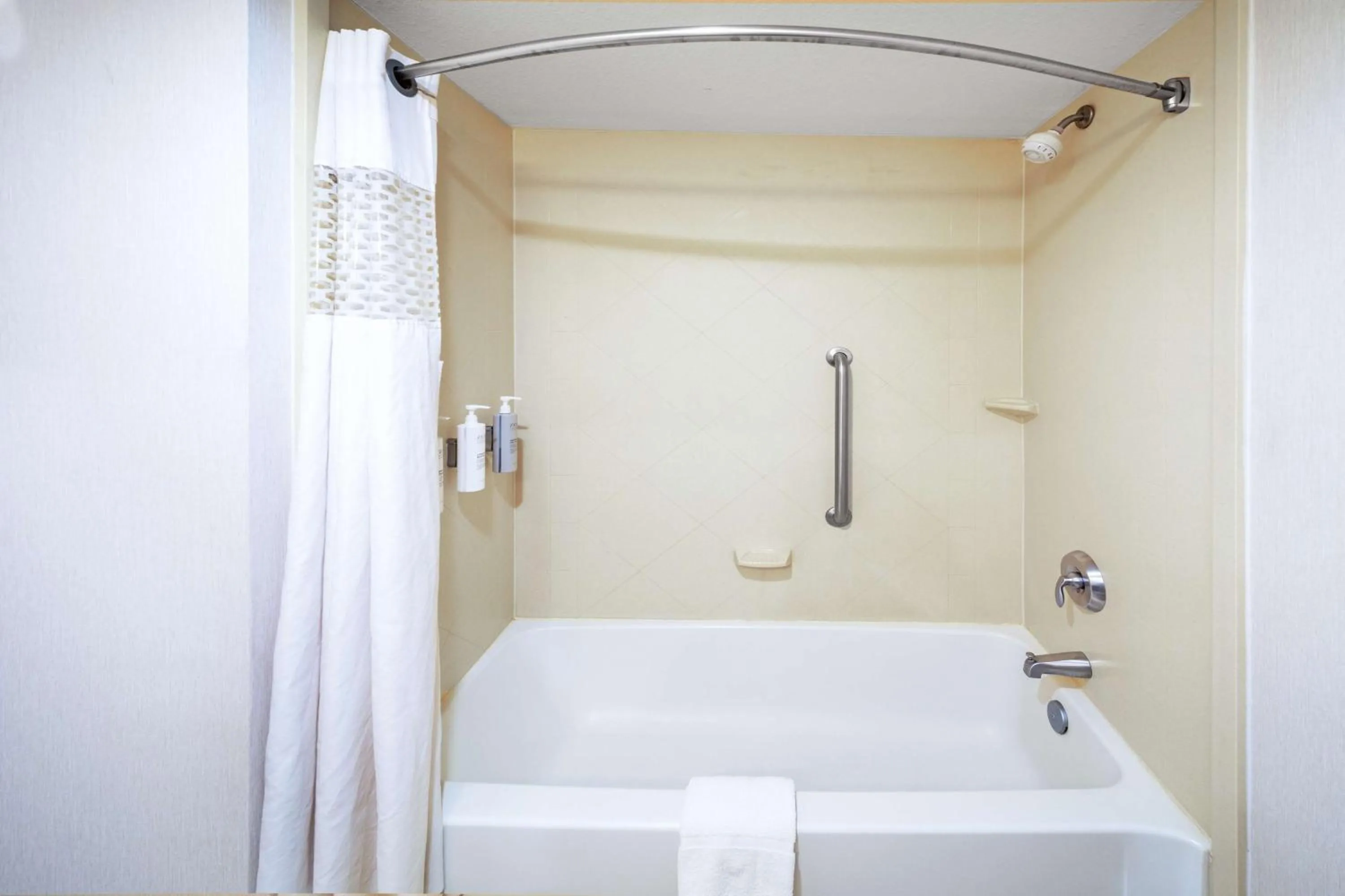 Bathroom in Hampton Inn Miami, Oklahoma