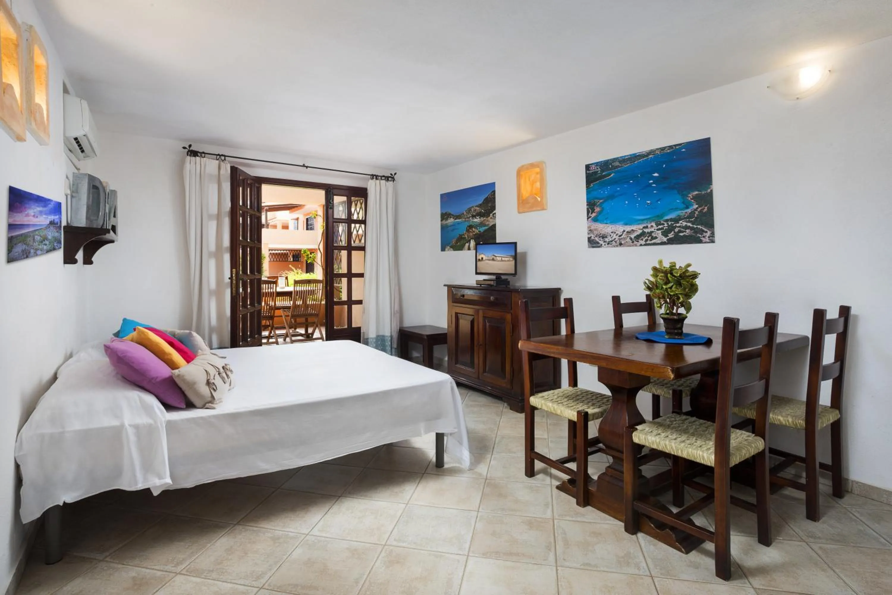 Bed in Residence Bougainvillae