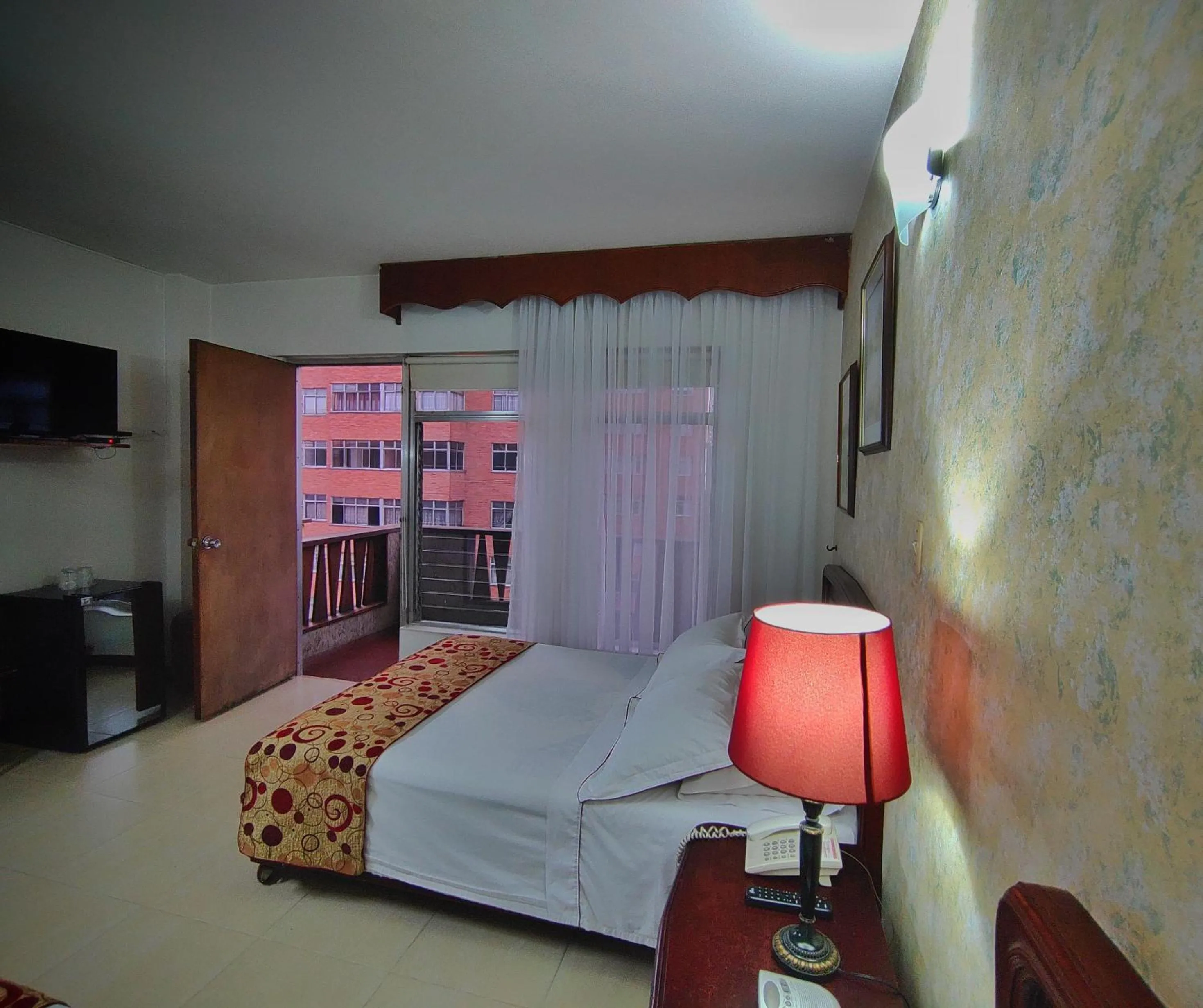 Bathroom, Bed in Gran Hotel