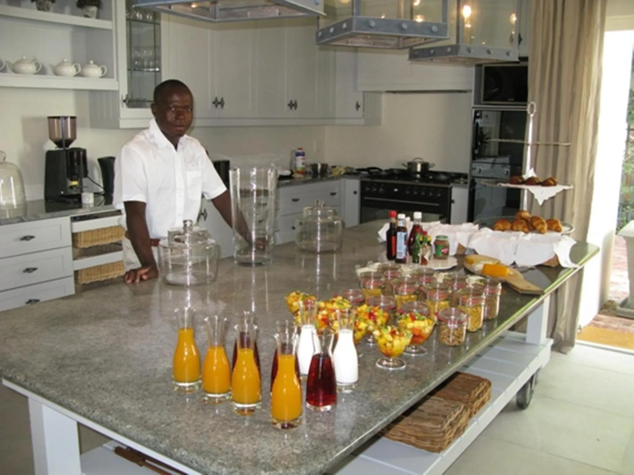 Restaurant/places to eat in Maison d'Ail Guest House