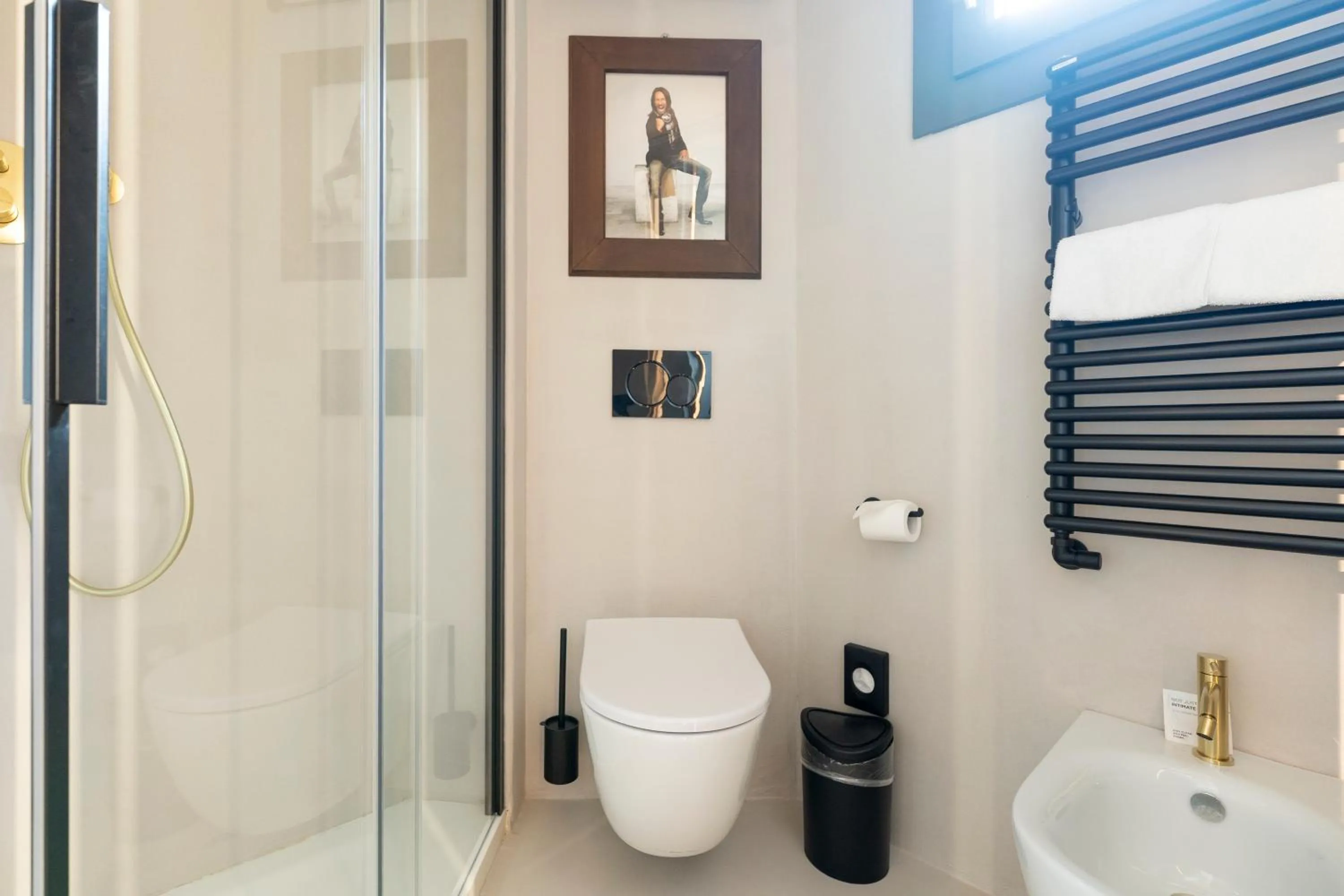 Shower in The Glam Boutique Hotel & Apt