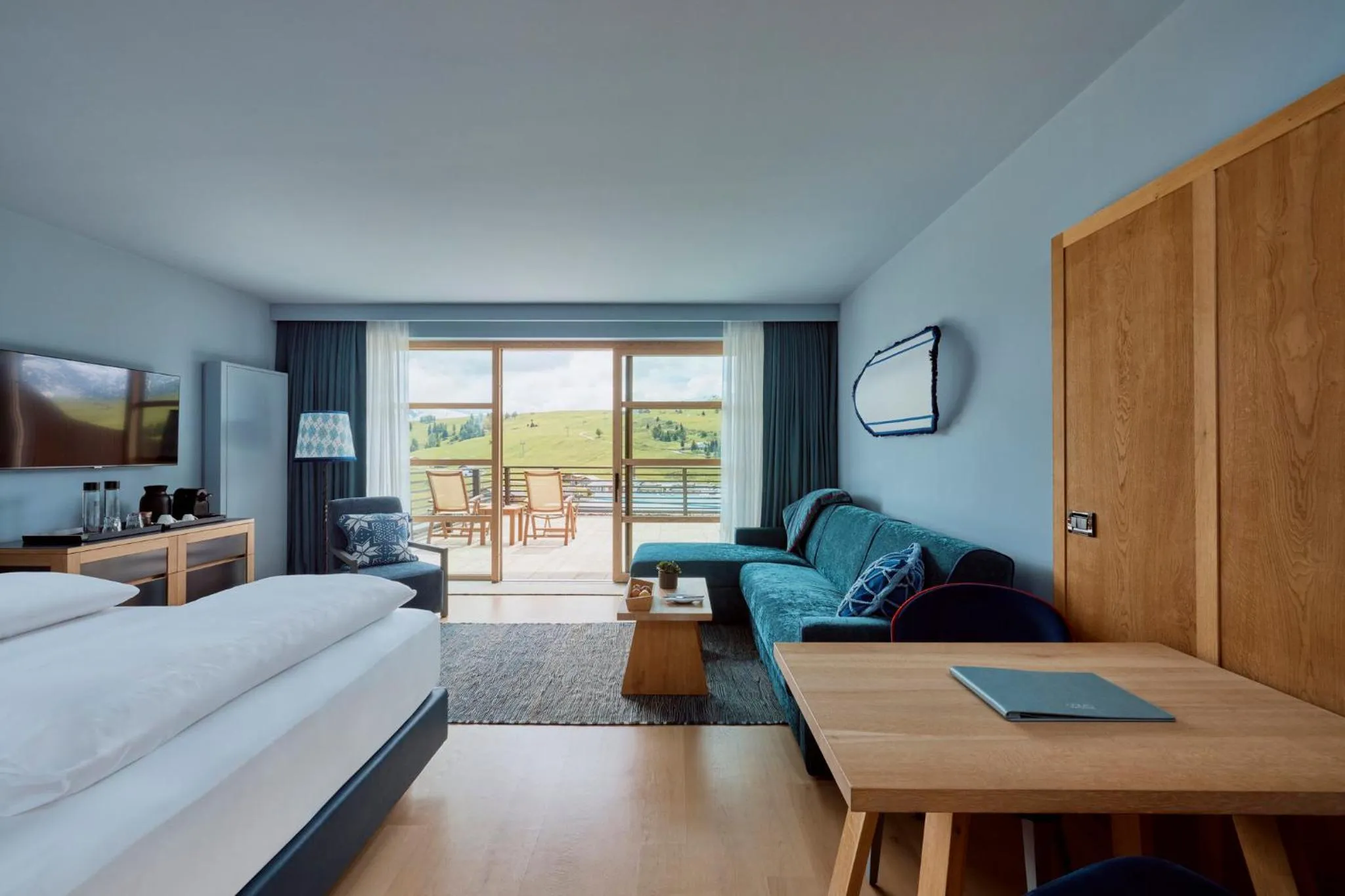 Balcony/Terrace, Bed in COMO Alpina Dolomites