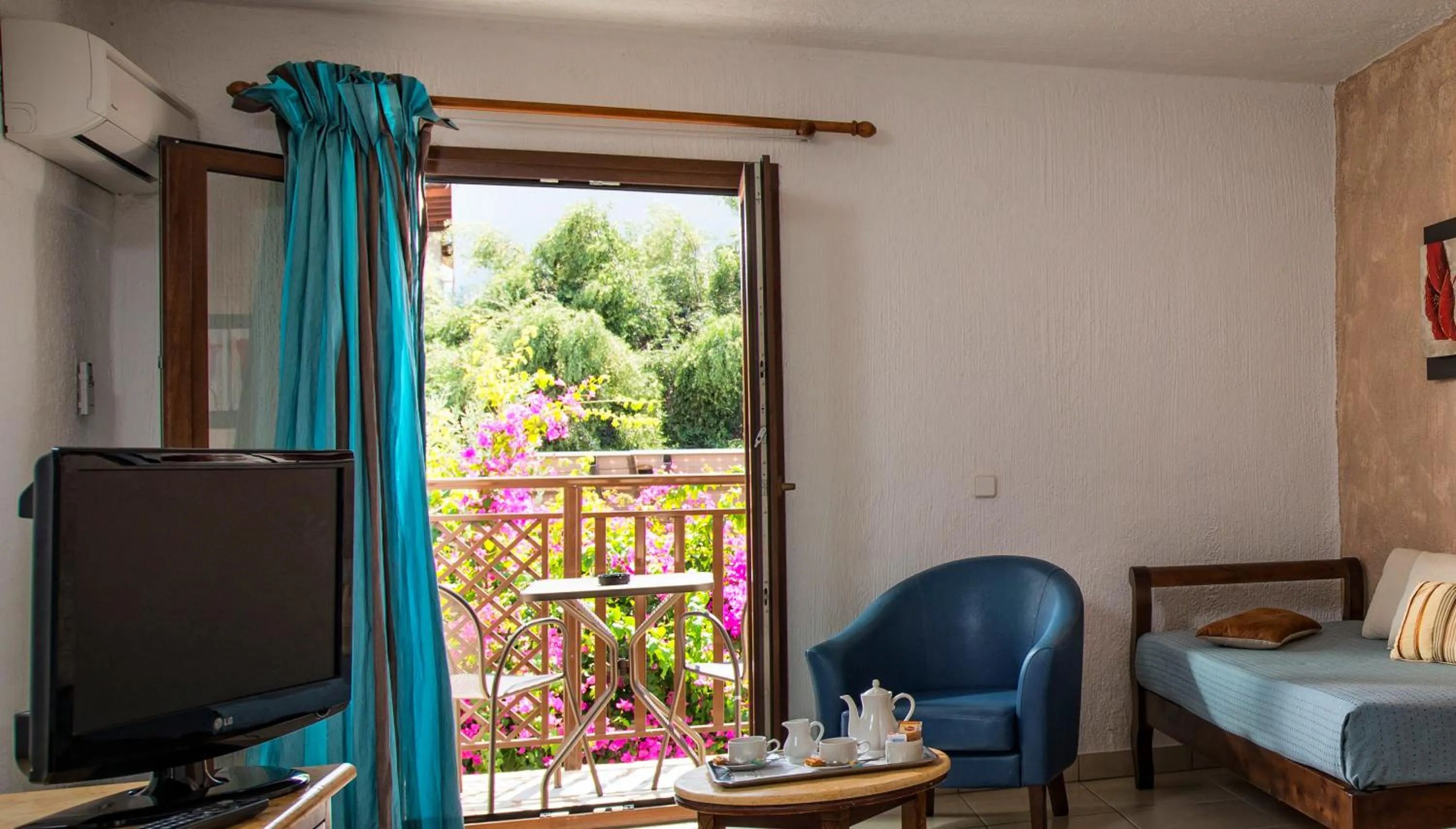 TV and multimedia in Hersonissos Maris