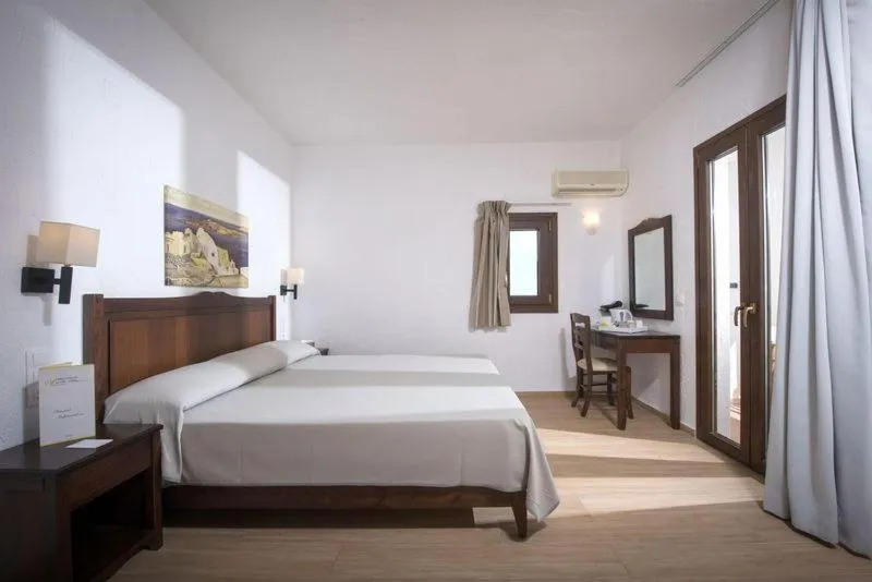 Bed in Hersonissos Village Hotel & Bungalows