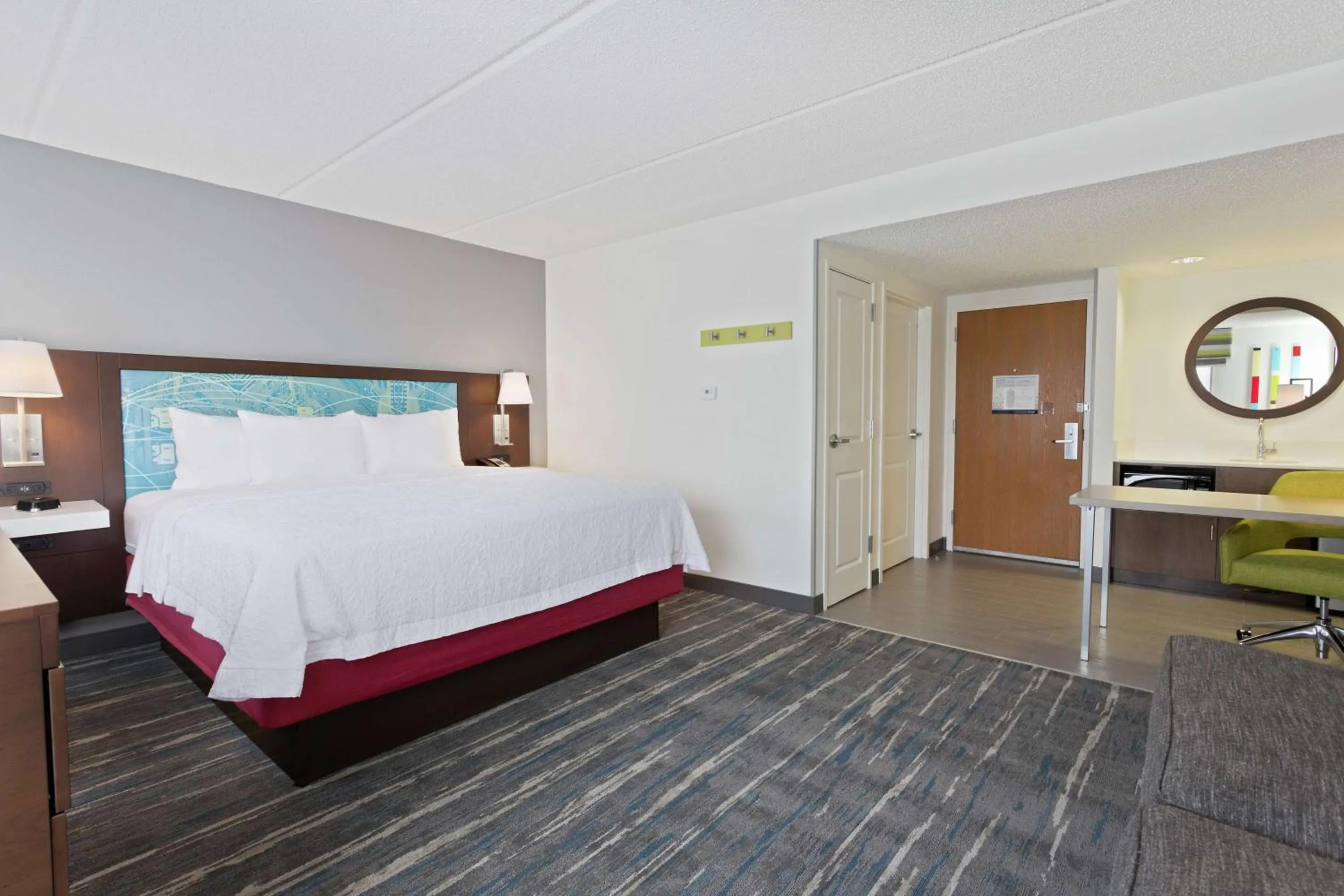 Bedroom, Bed in Hampton Inn & Suites Orlando International Drive North