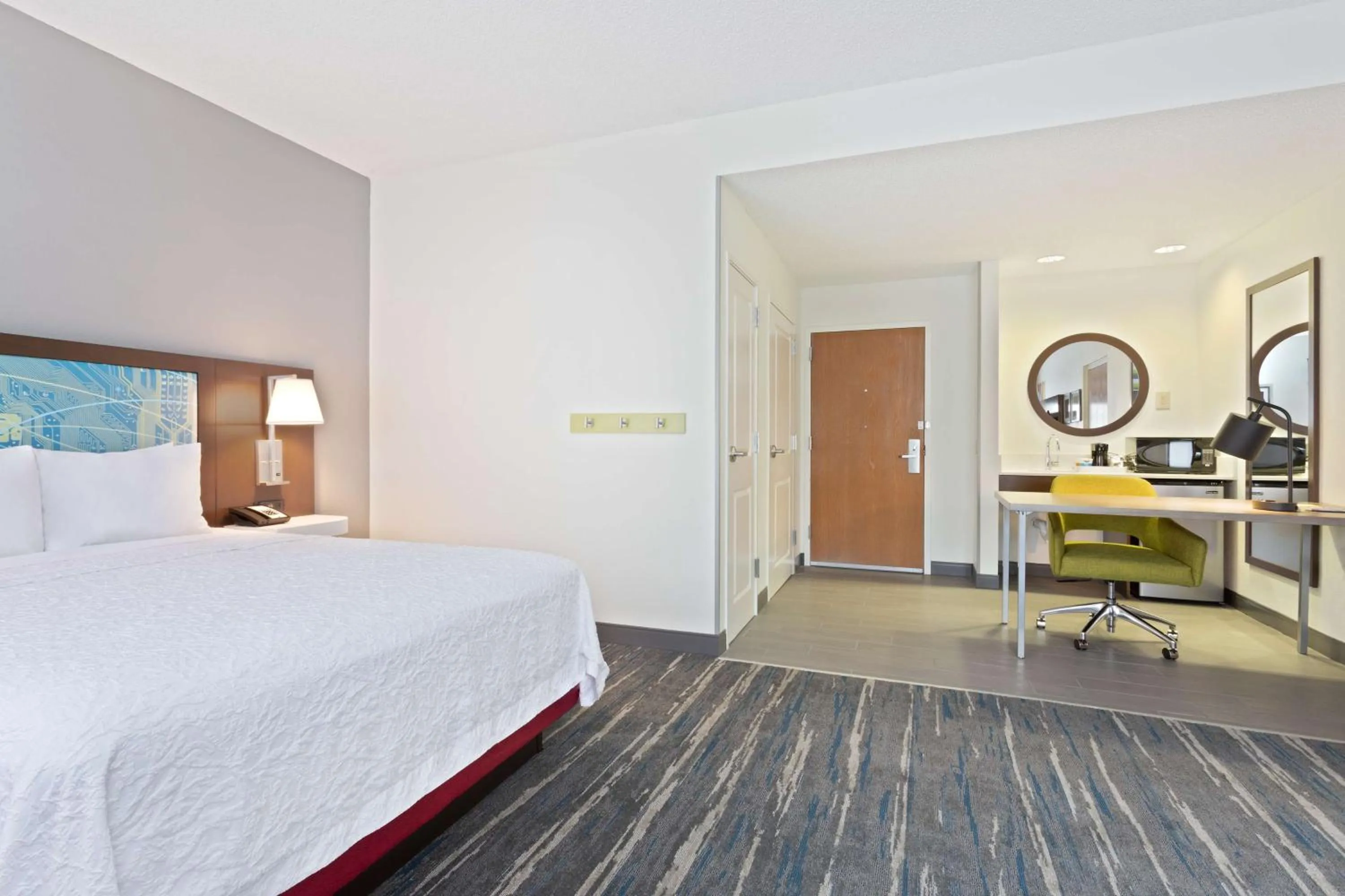 Bedroom, Bed in Hampton Inn & Suites Orlando International Drive North