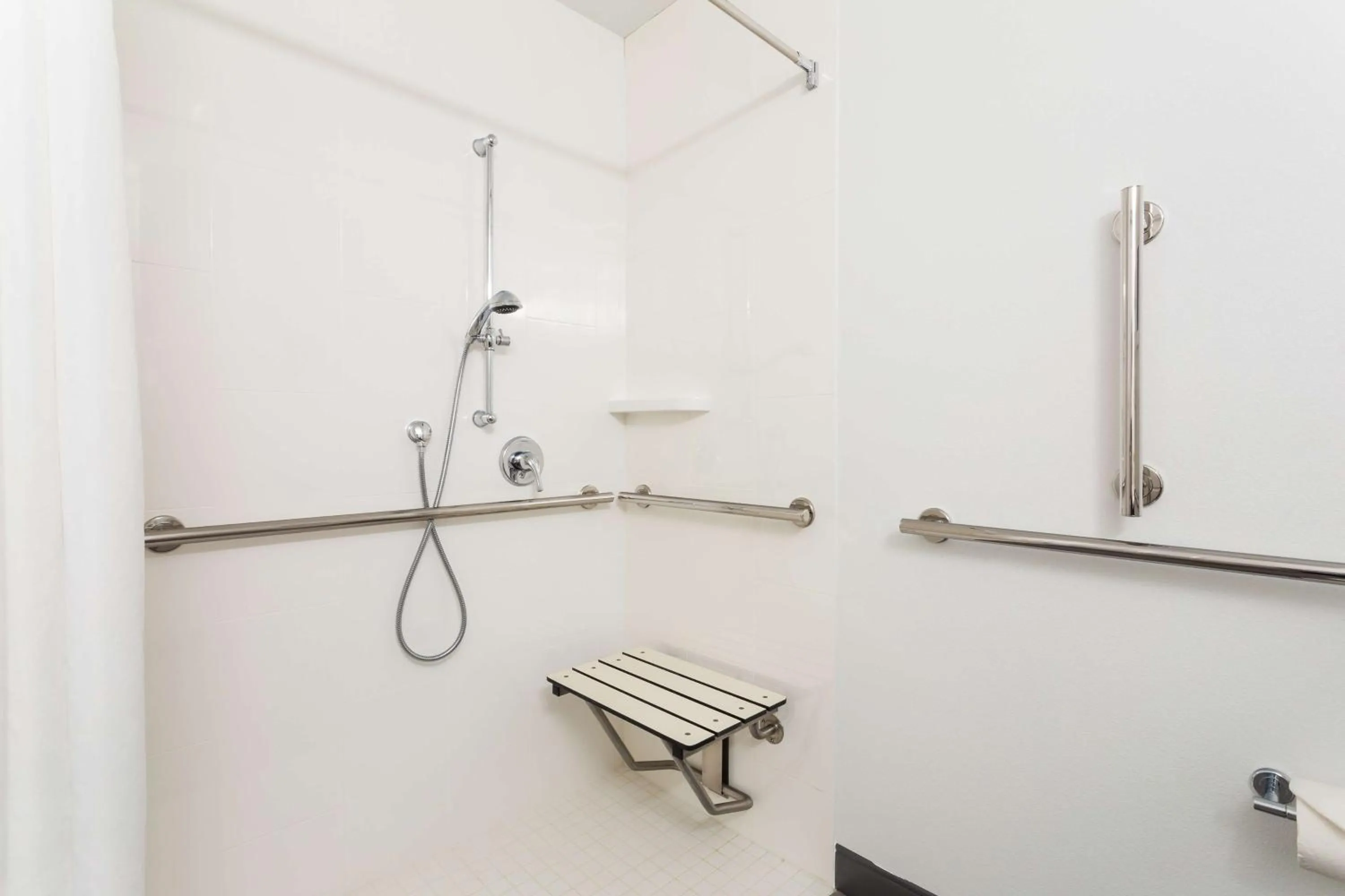 Bathroom in Hampton Inn & Suites Orlando International Drive North