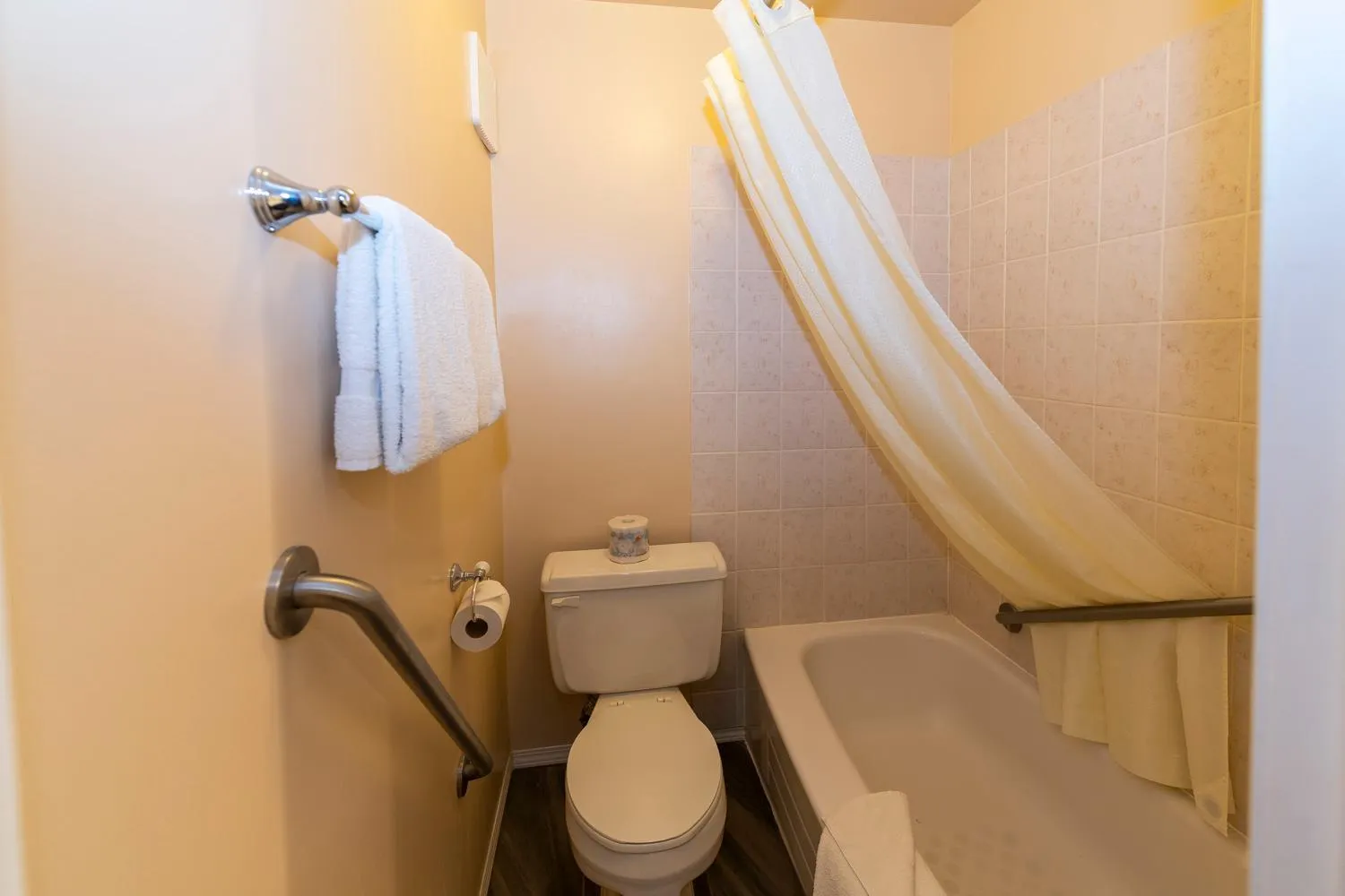 Bathroom in Econo Lodge