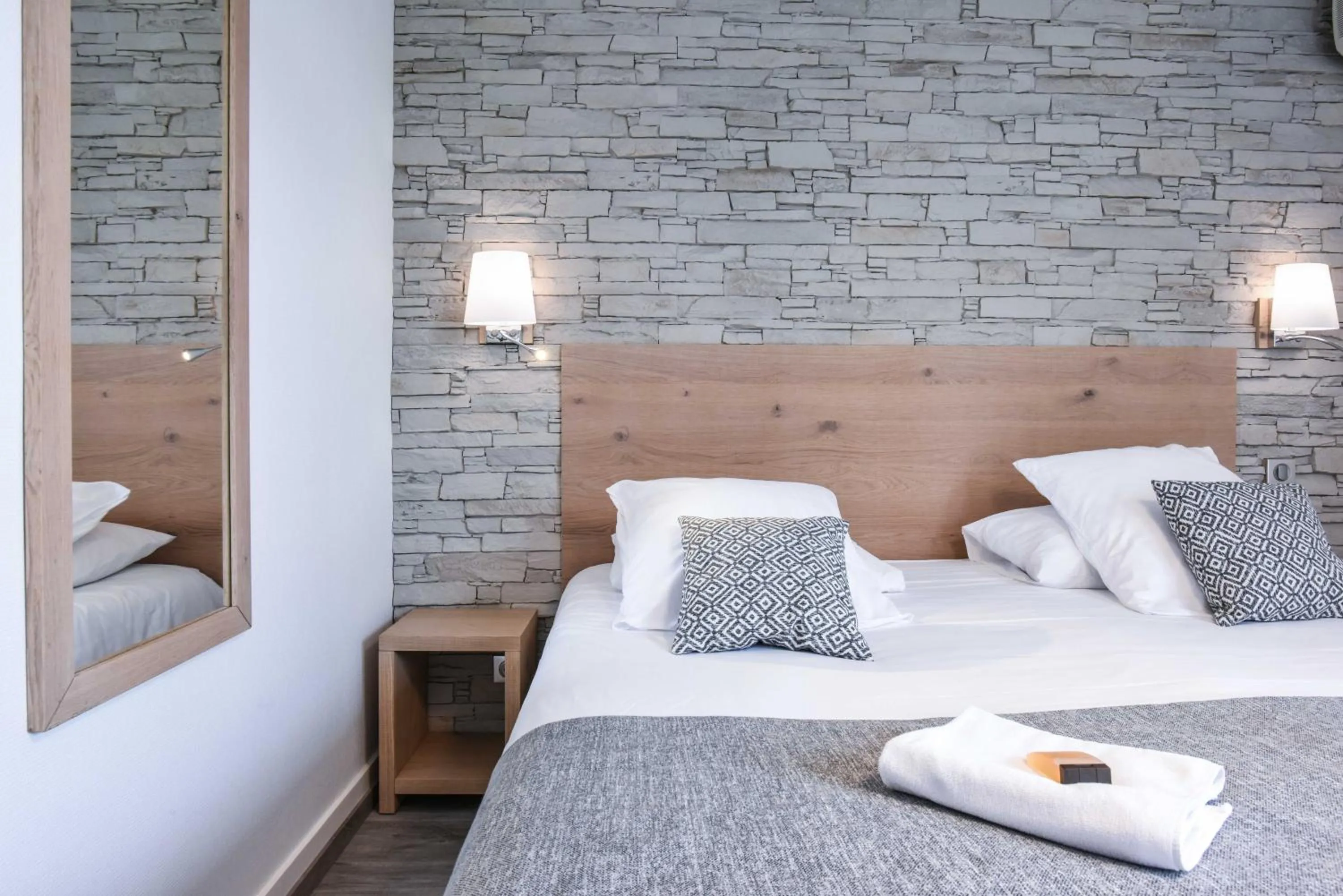 Bed in Logis Auberge du Relais - Hôtel & Restaurant