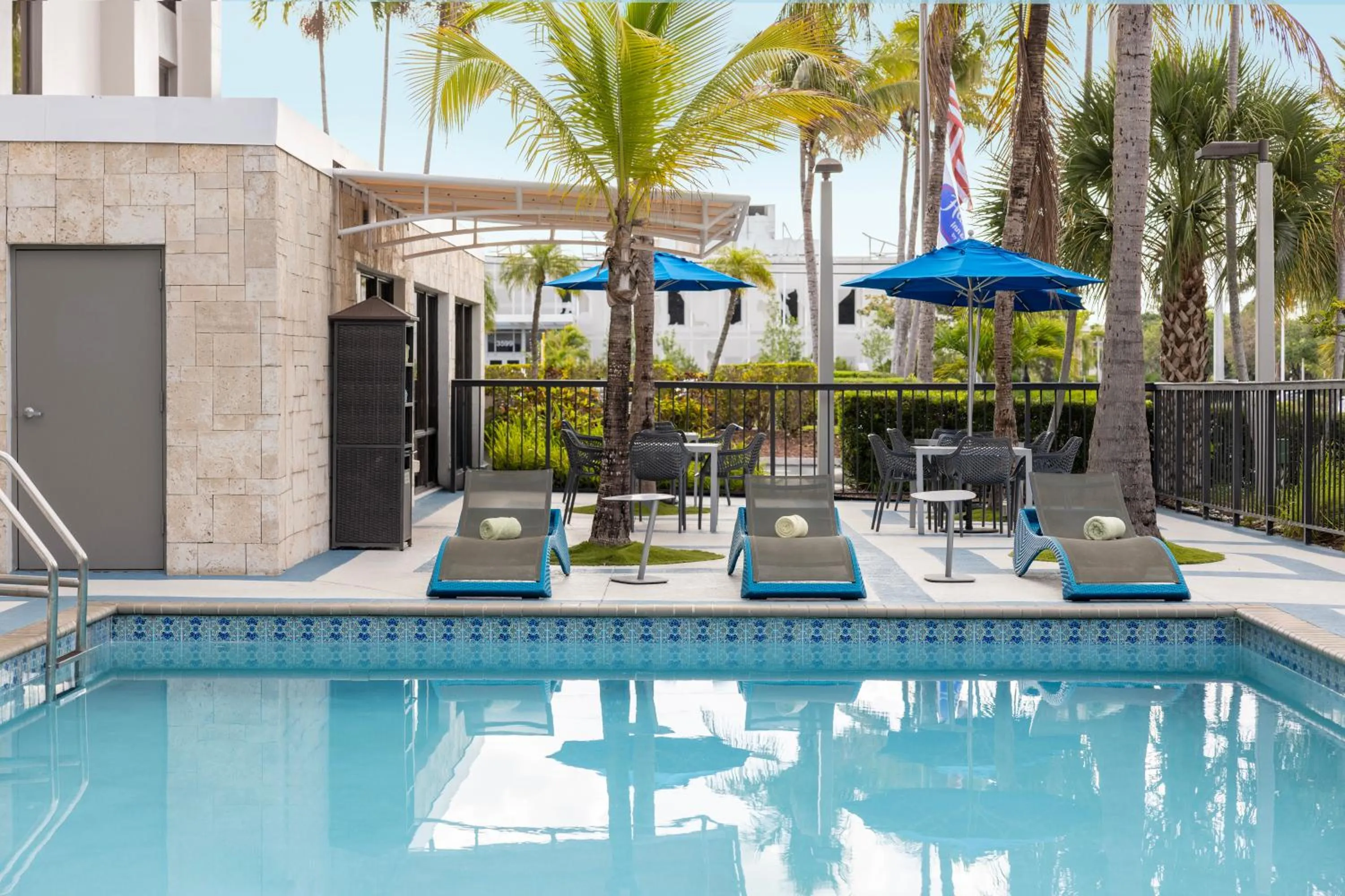 Patio in Hampton Inn Miami-Airport West