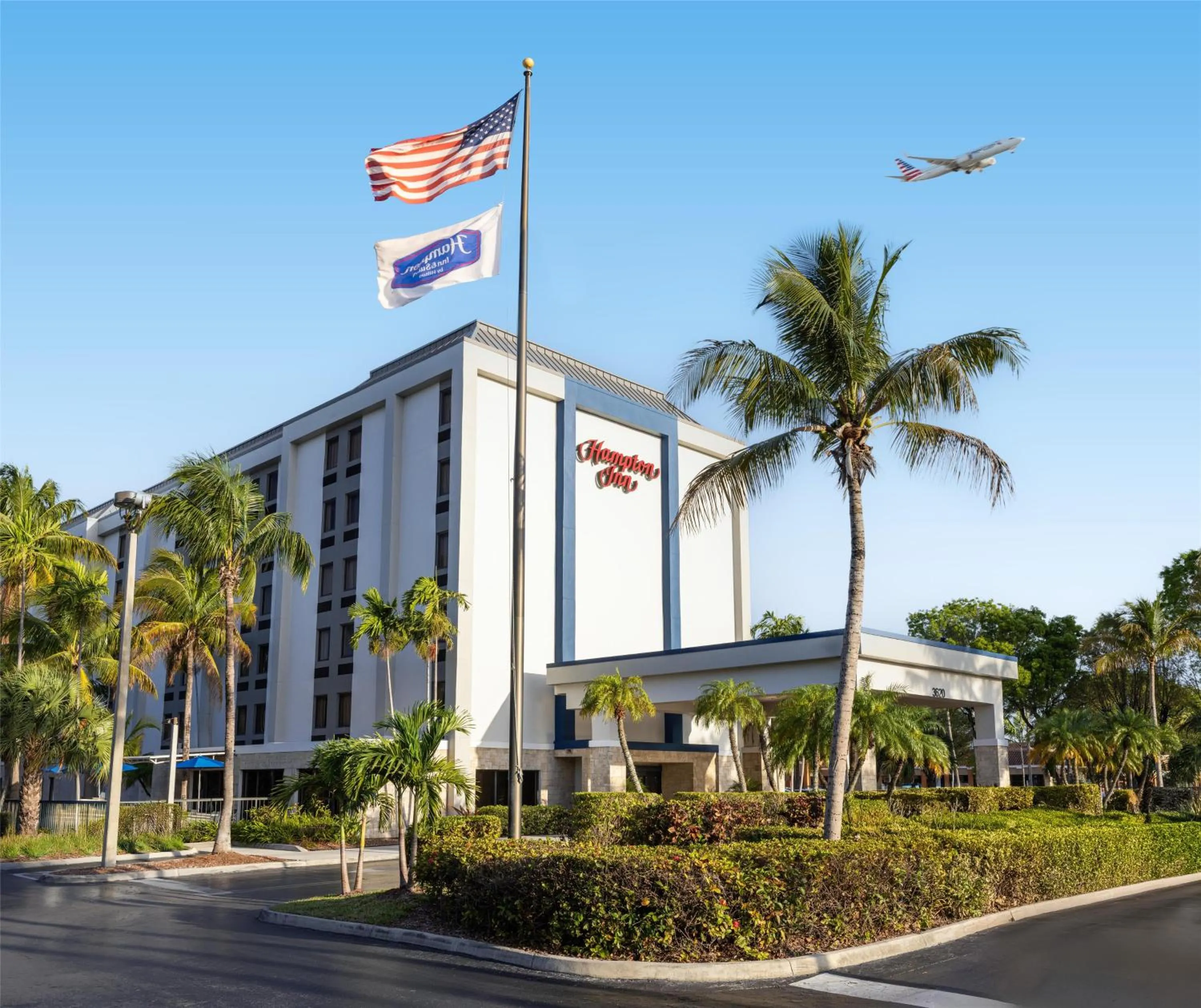 Property building in Hampton Inn Miami-Airport West