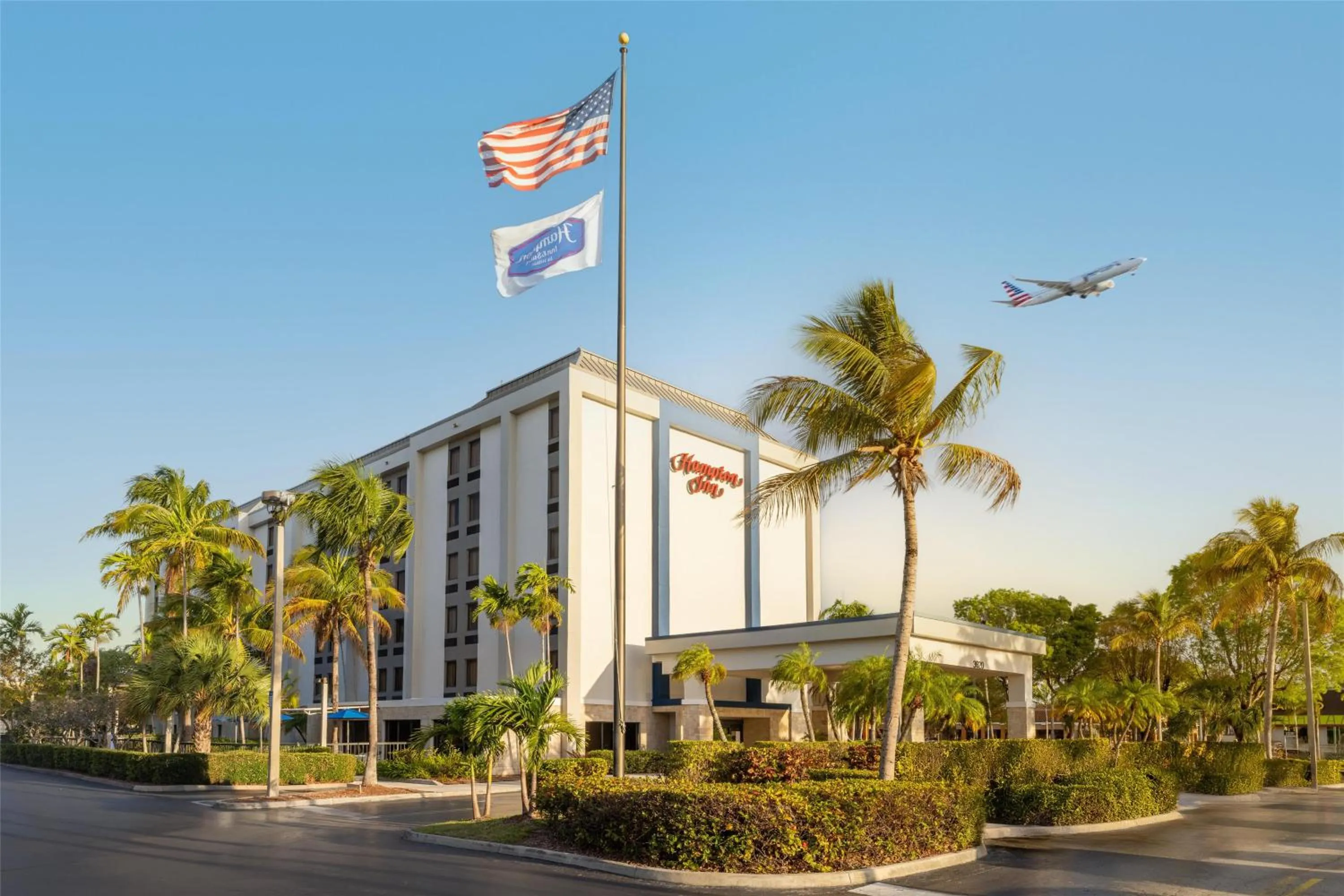 Property building in Hampton Inn Miami-Airport West