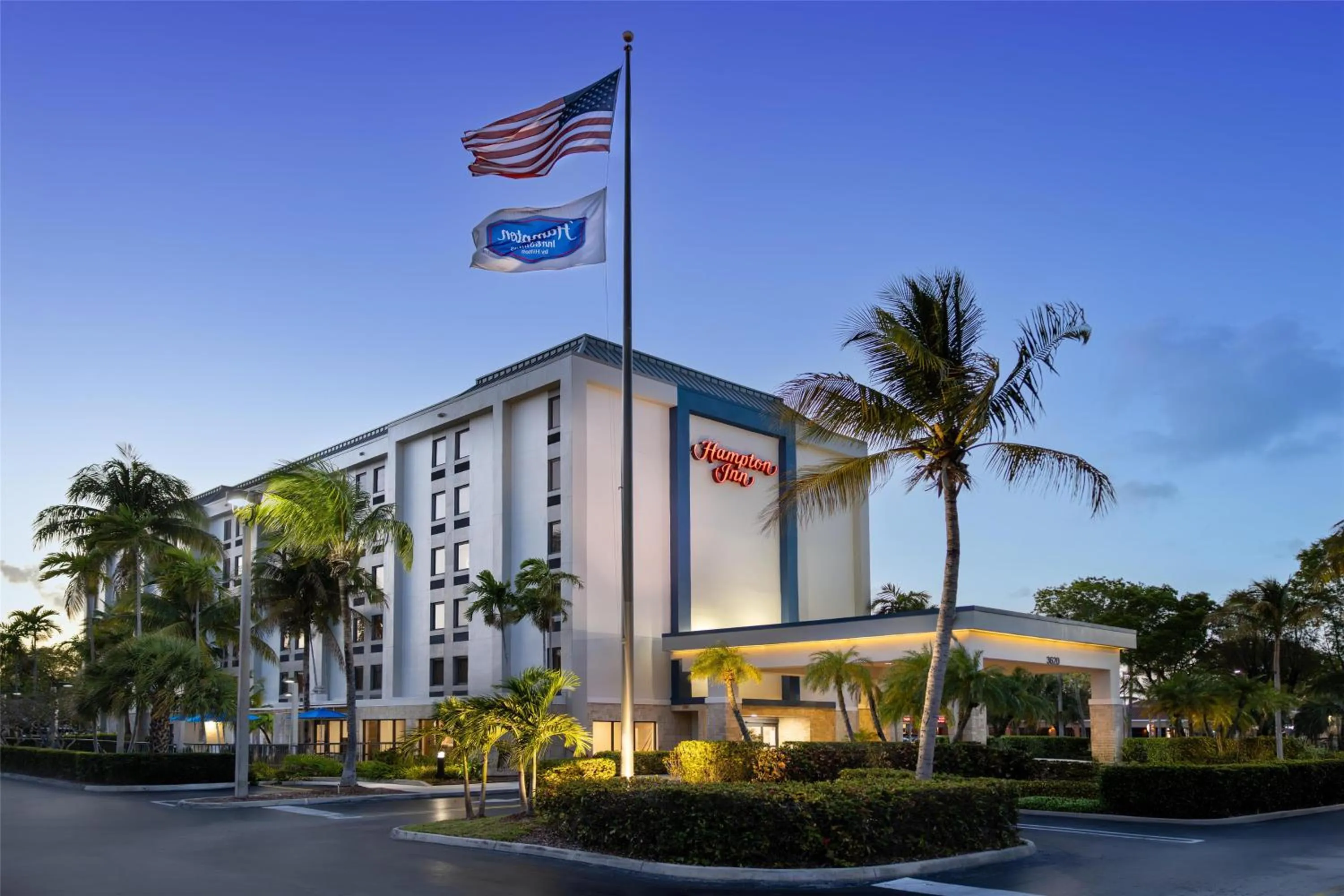 Property building in Hampton Inn Miami-Airport West