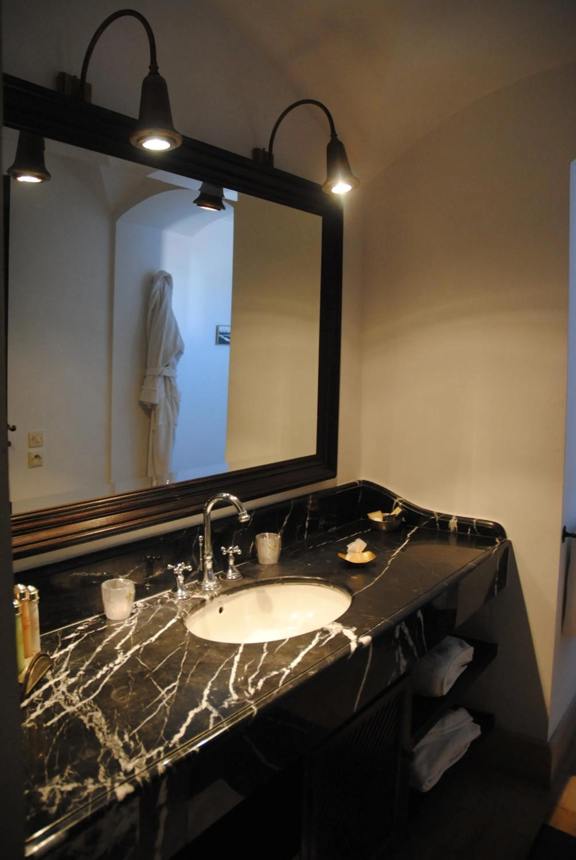 Bathroom in Heure Bleue Palais - Relais & Châteaux