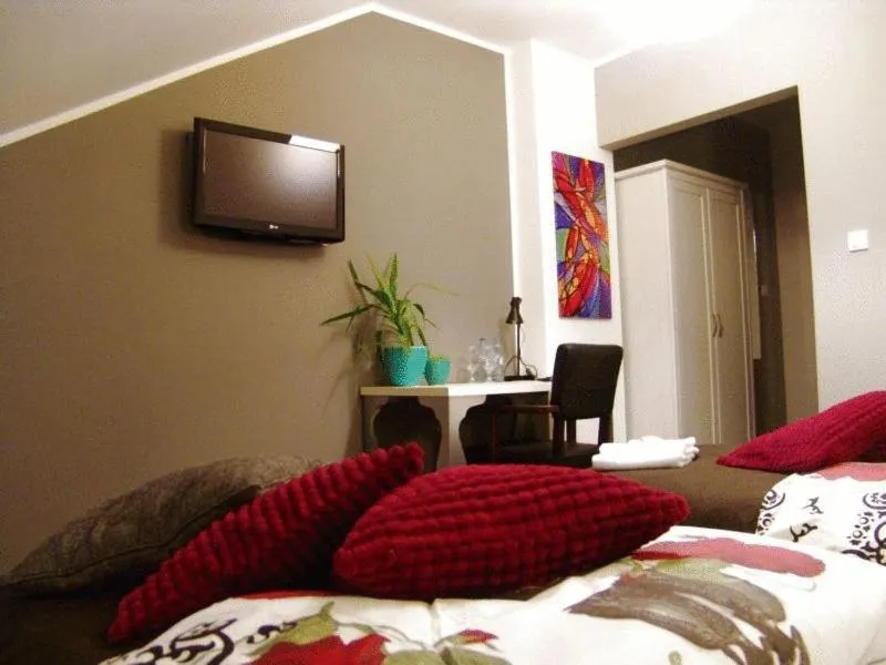 Seating area, Bed in Hotel Graffit