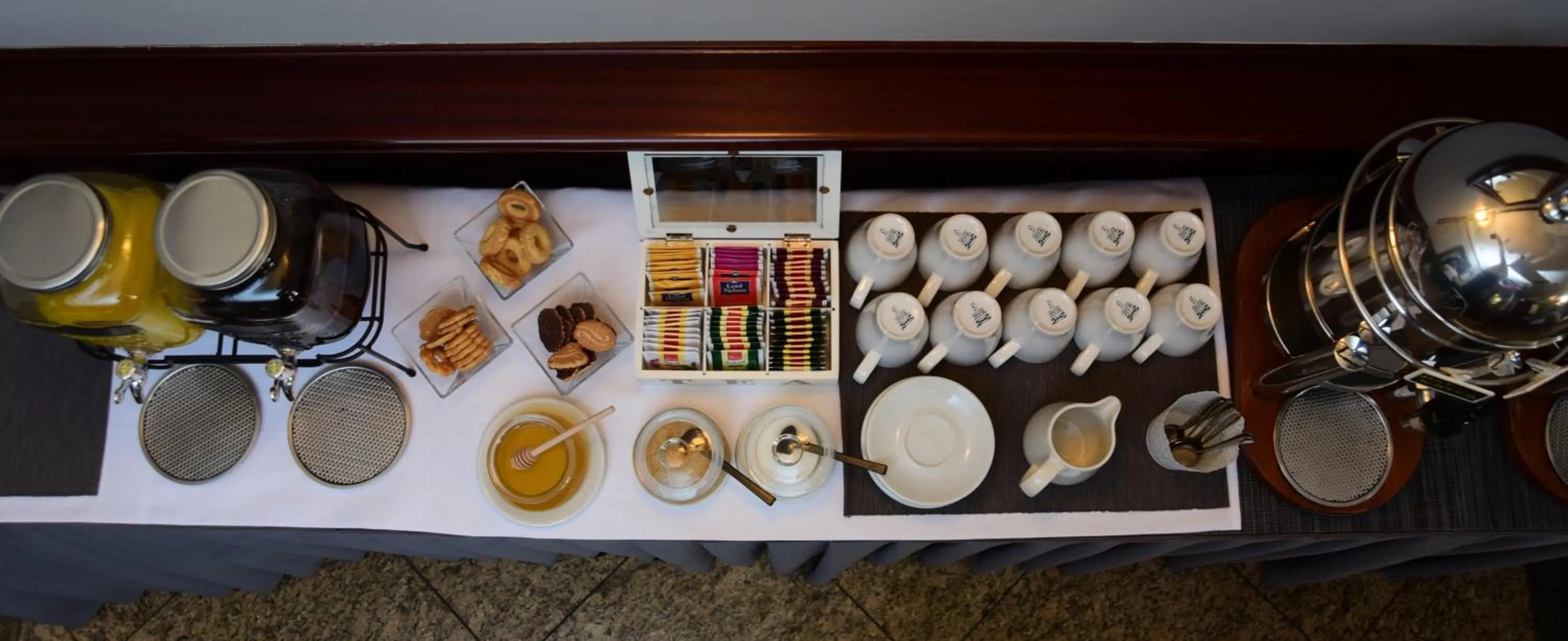 Coffee/tea facilities in Hotel Meridijan16