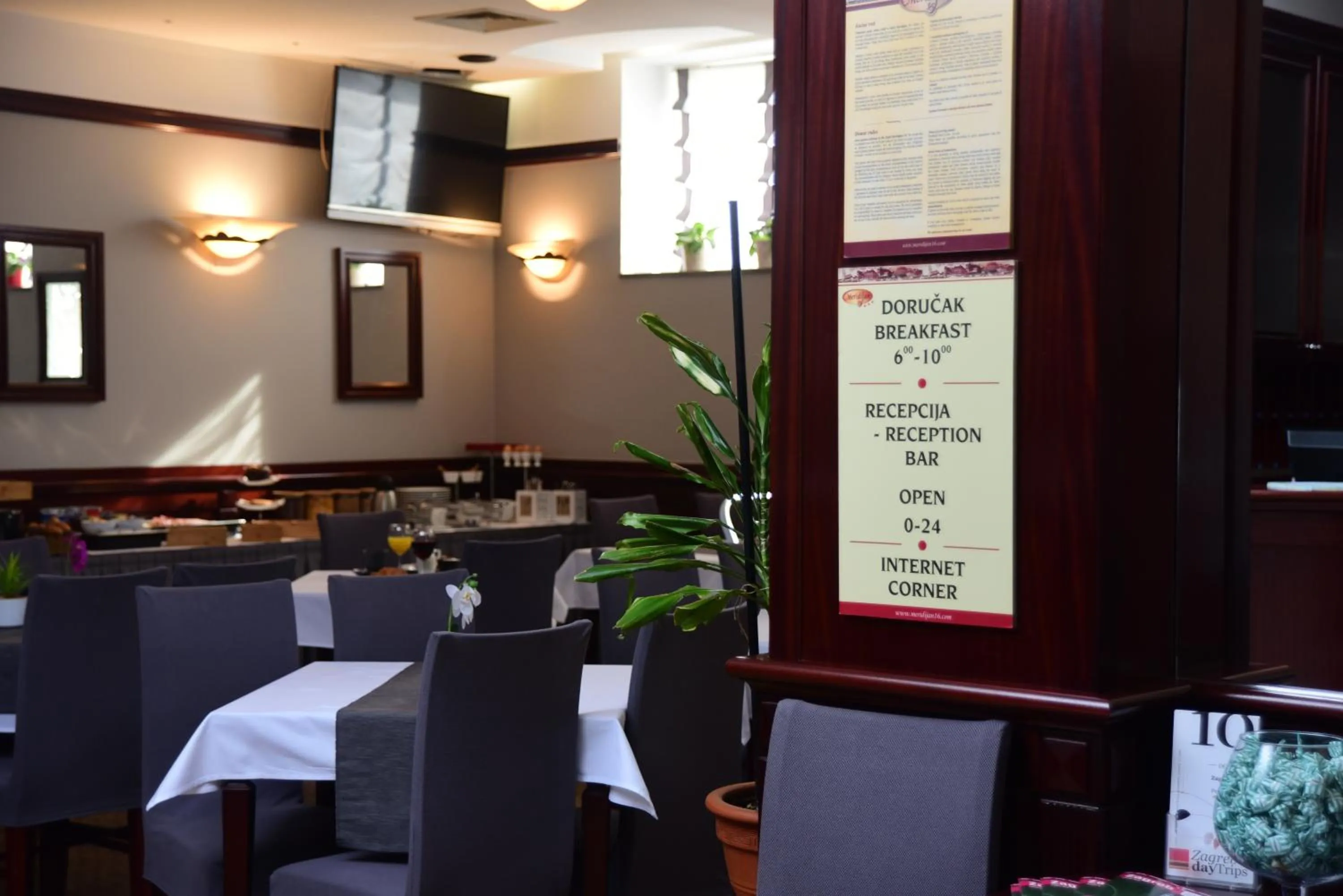 Restaurant/places to eat in Hotel Meridijan16