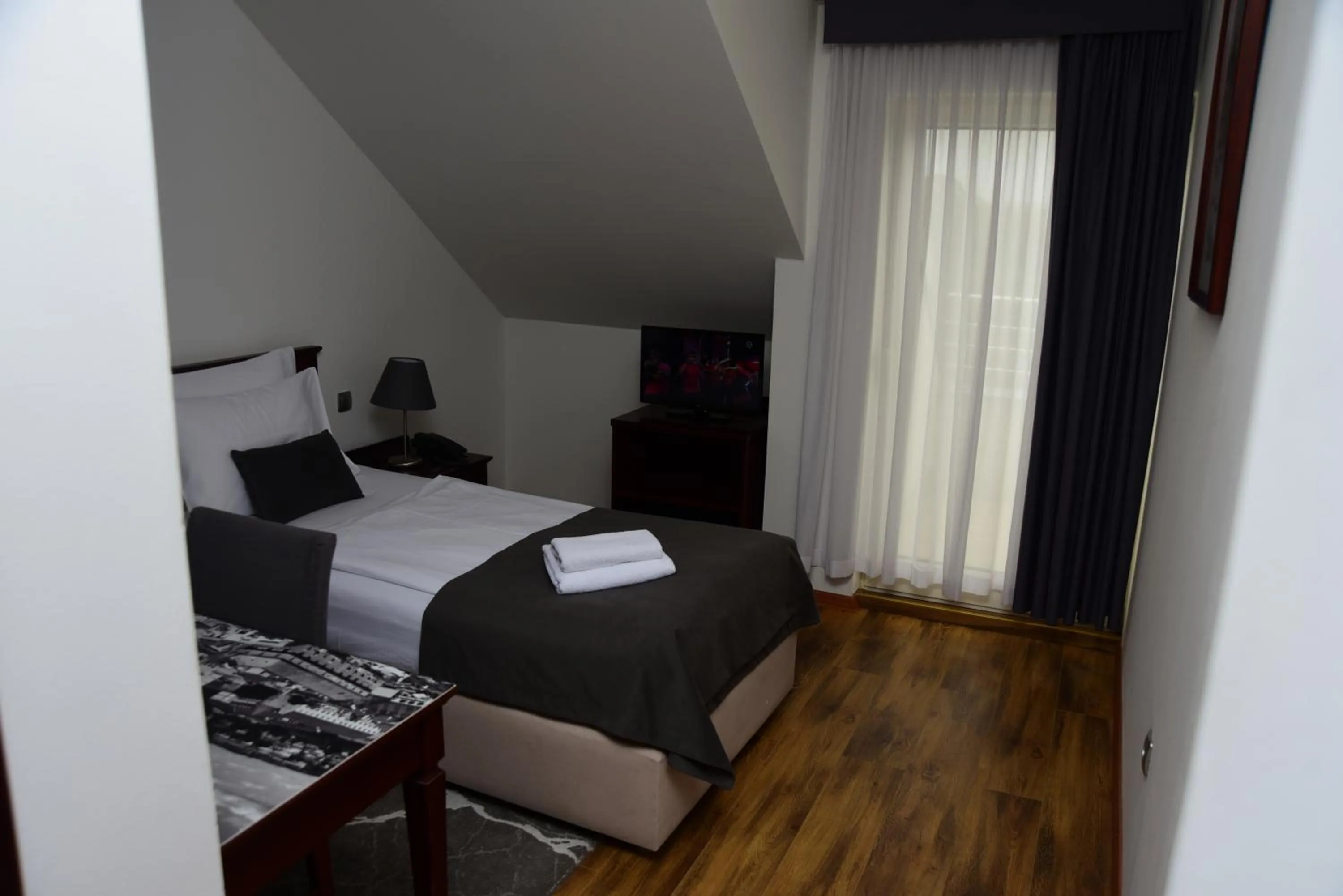 Bed in Hotel Meridijan16