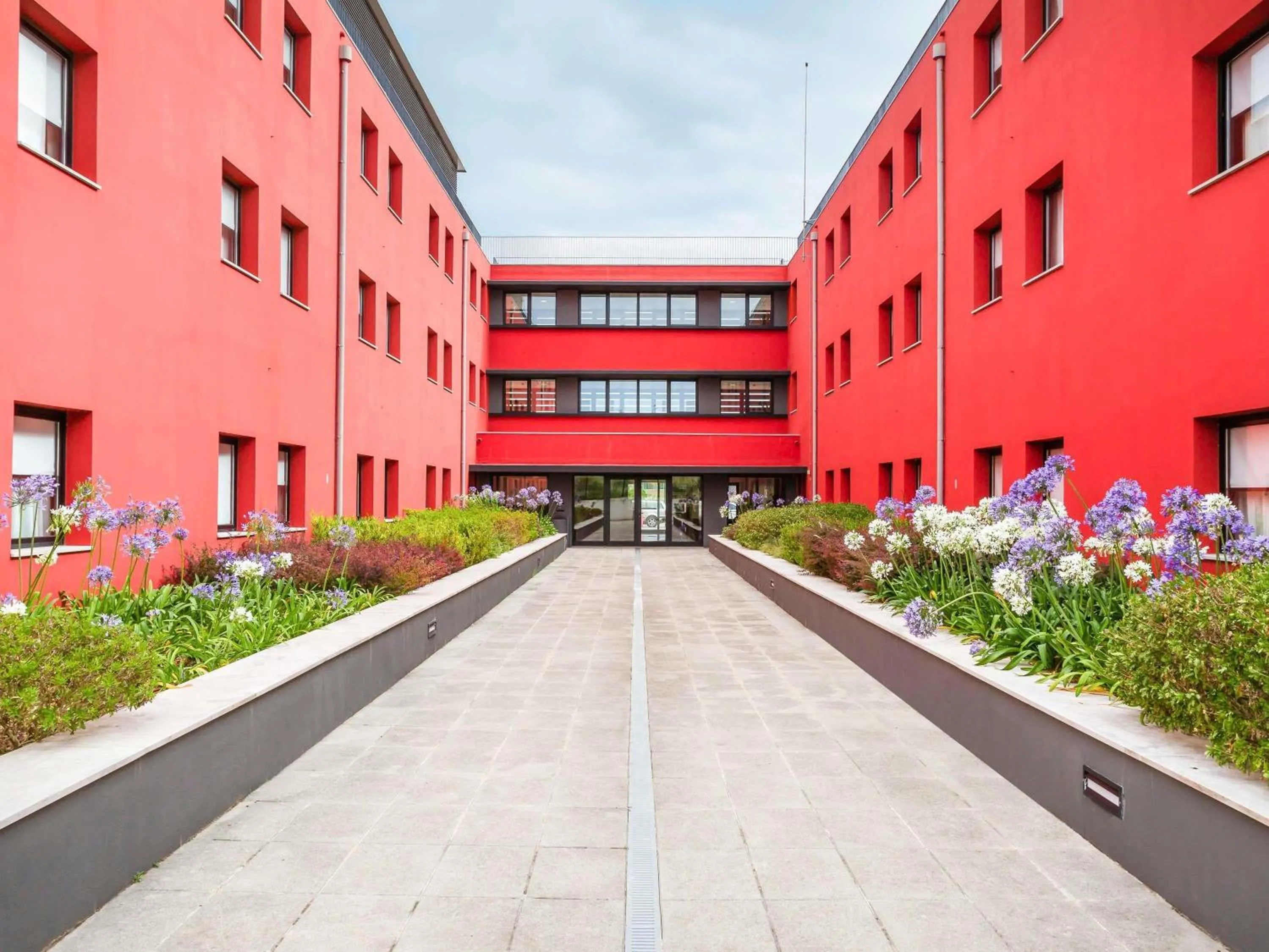 Property building in Hotel Ibis Lisboa Sintra