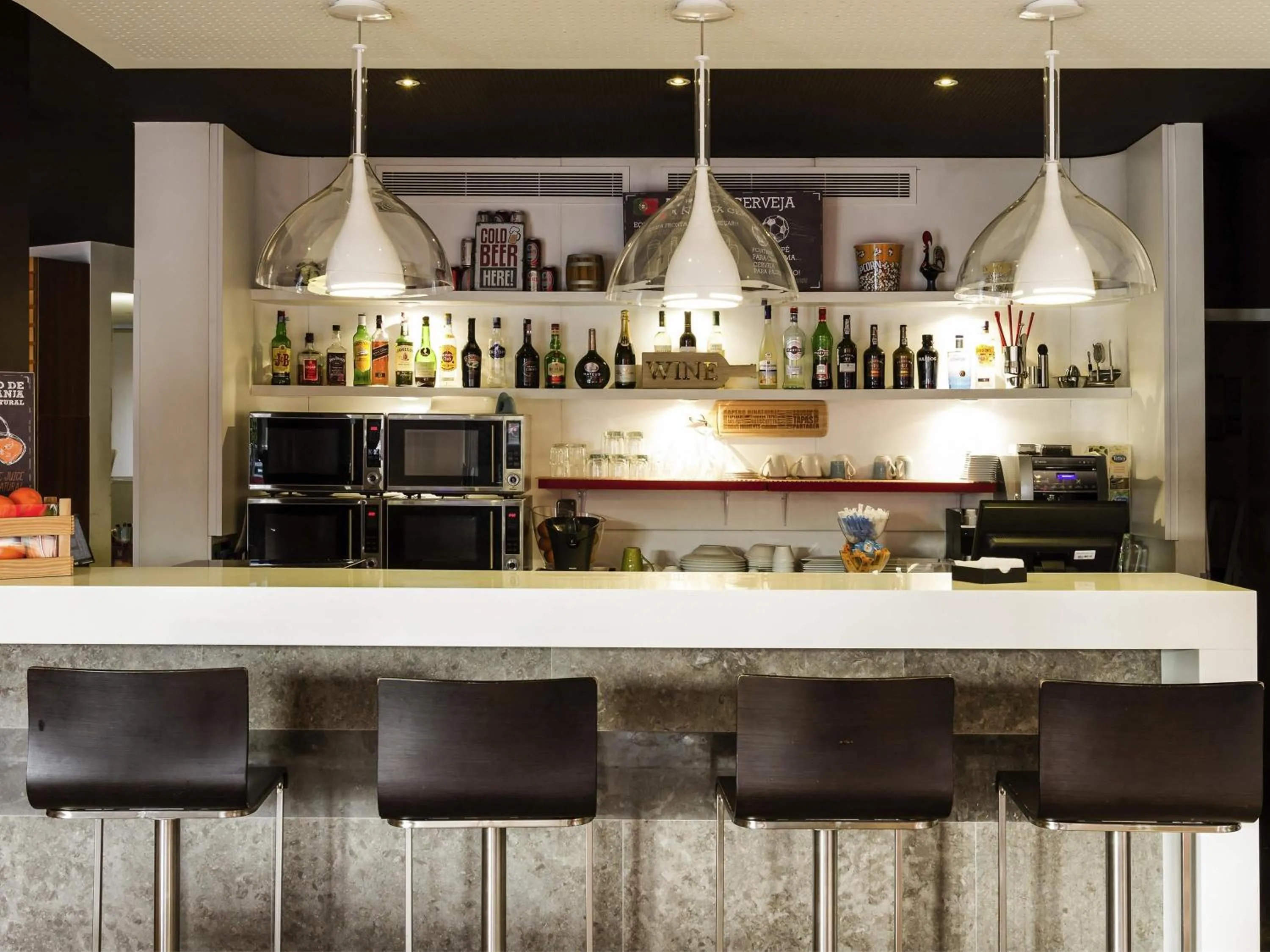Lounge or bar in Hotel Ibis Lisboa Sintra