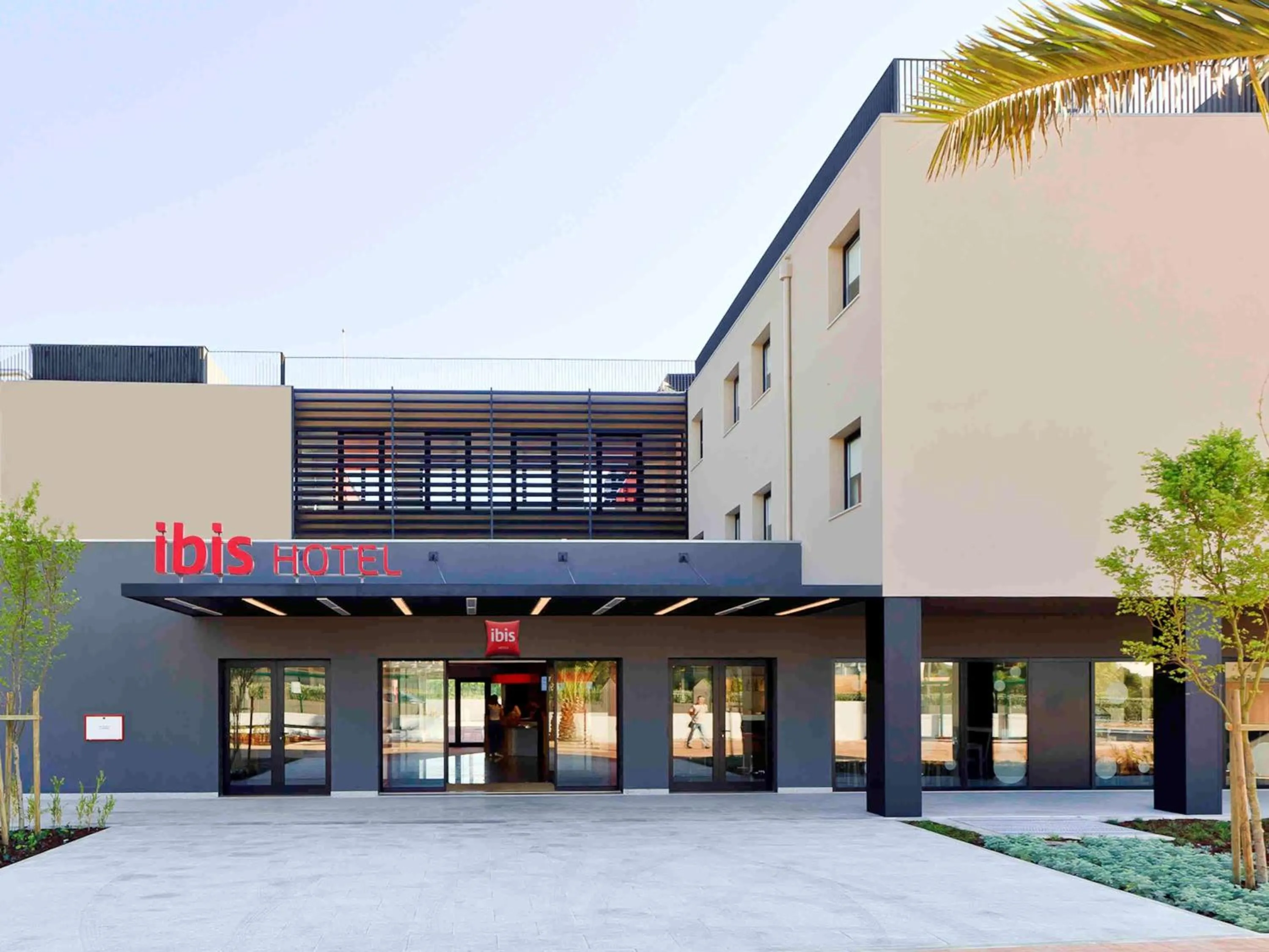 Property building in Hotel Ibis Lisboa Sintra