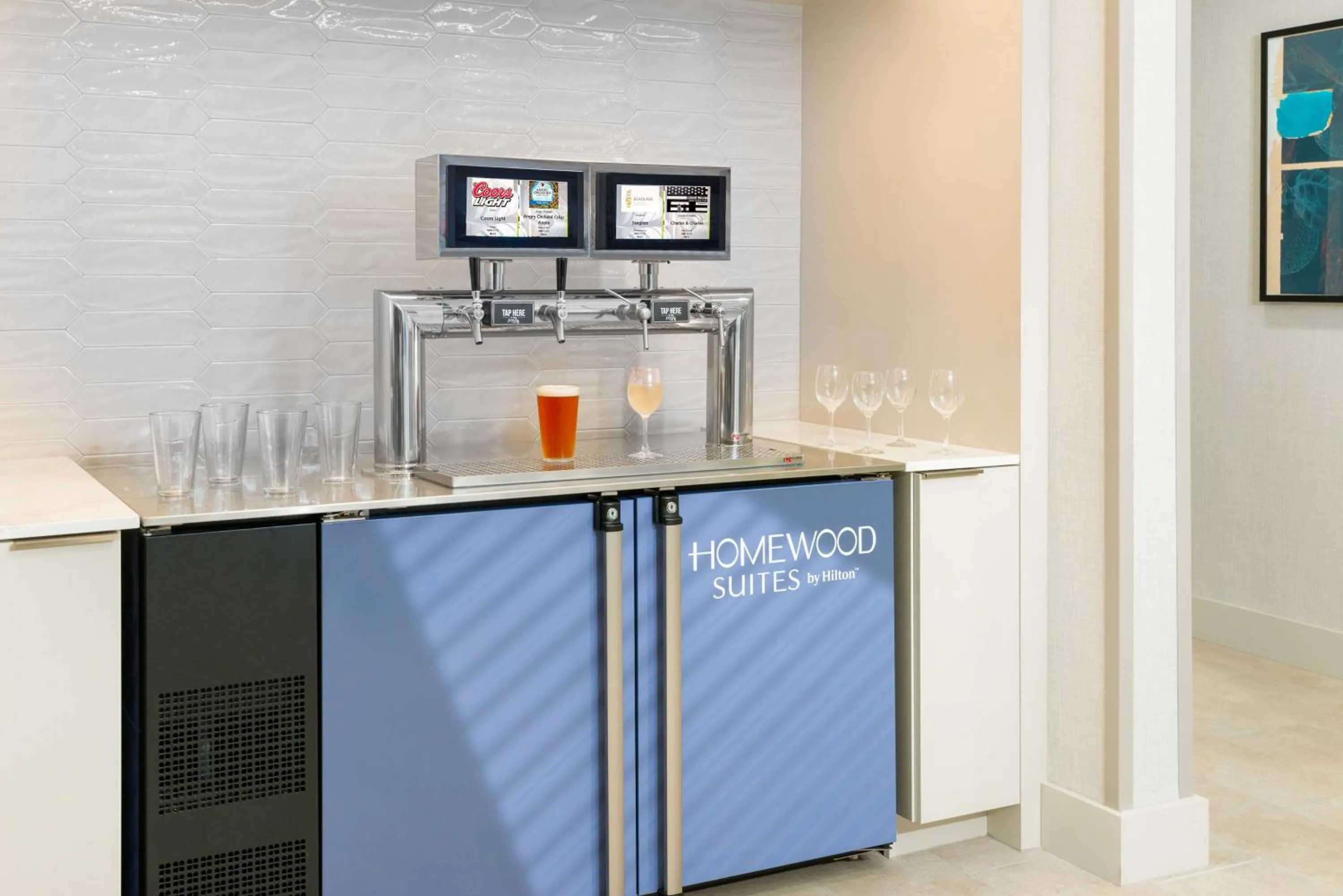Dining area in Homewood Suites by Hilton Orlando-Nearest to Universal Studios