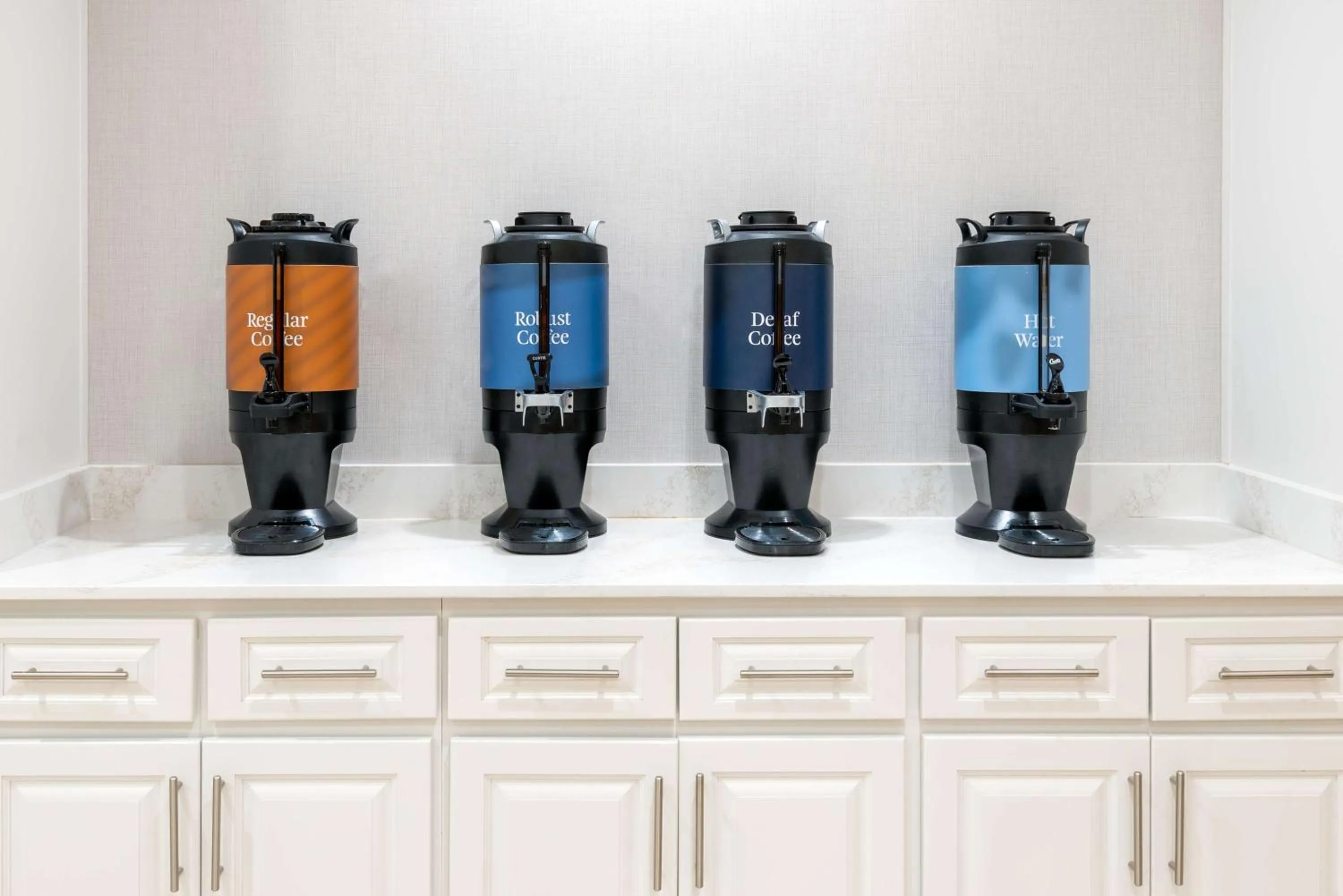 Dining area in Homewood Suites by Hilton Orlando-Nearest to Universal Studios