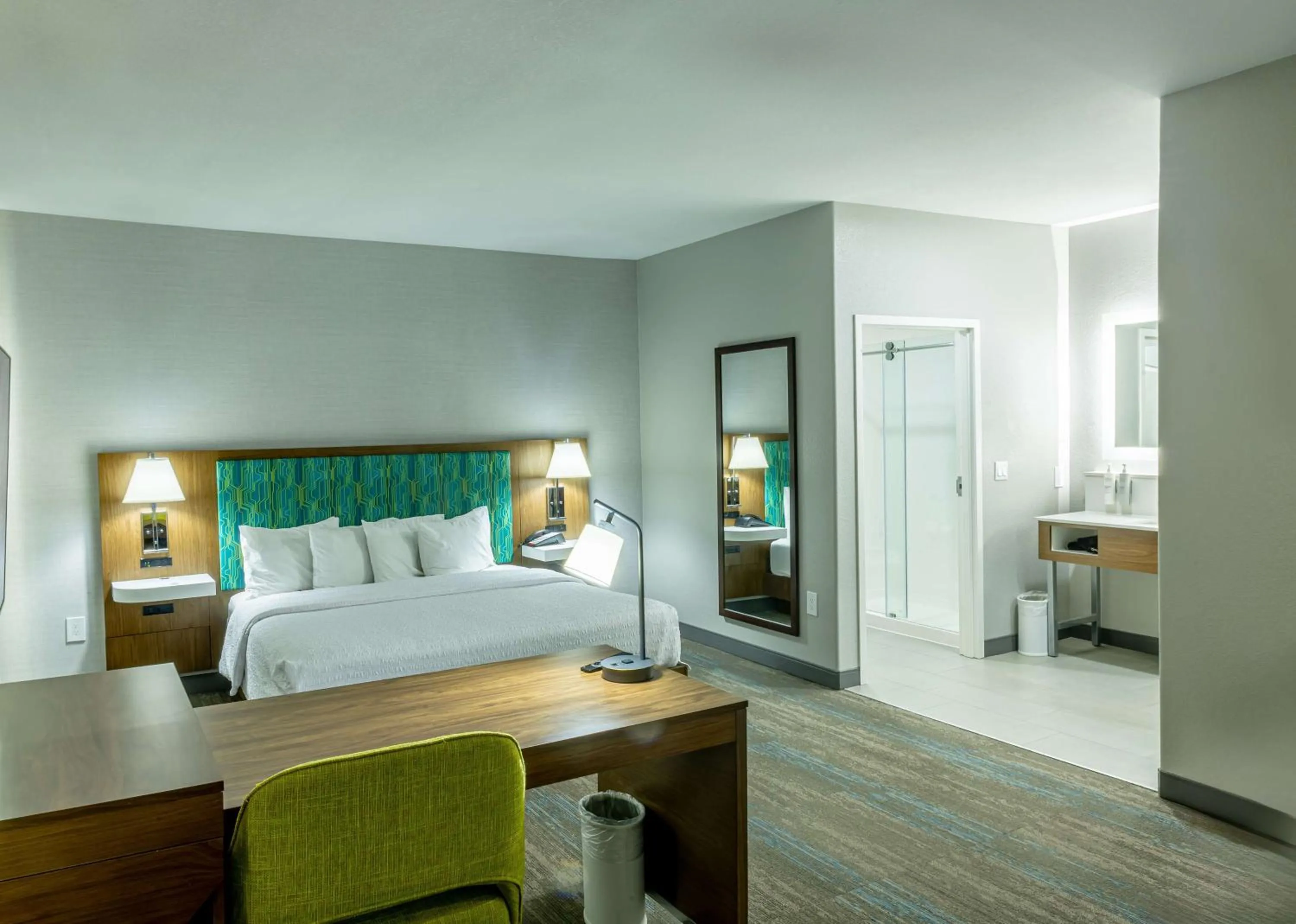 Bedroom, Bed in Hampton Inn & Suites Cleburne