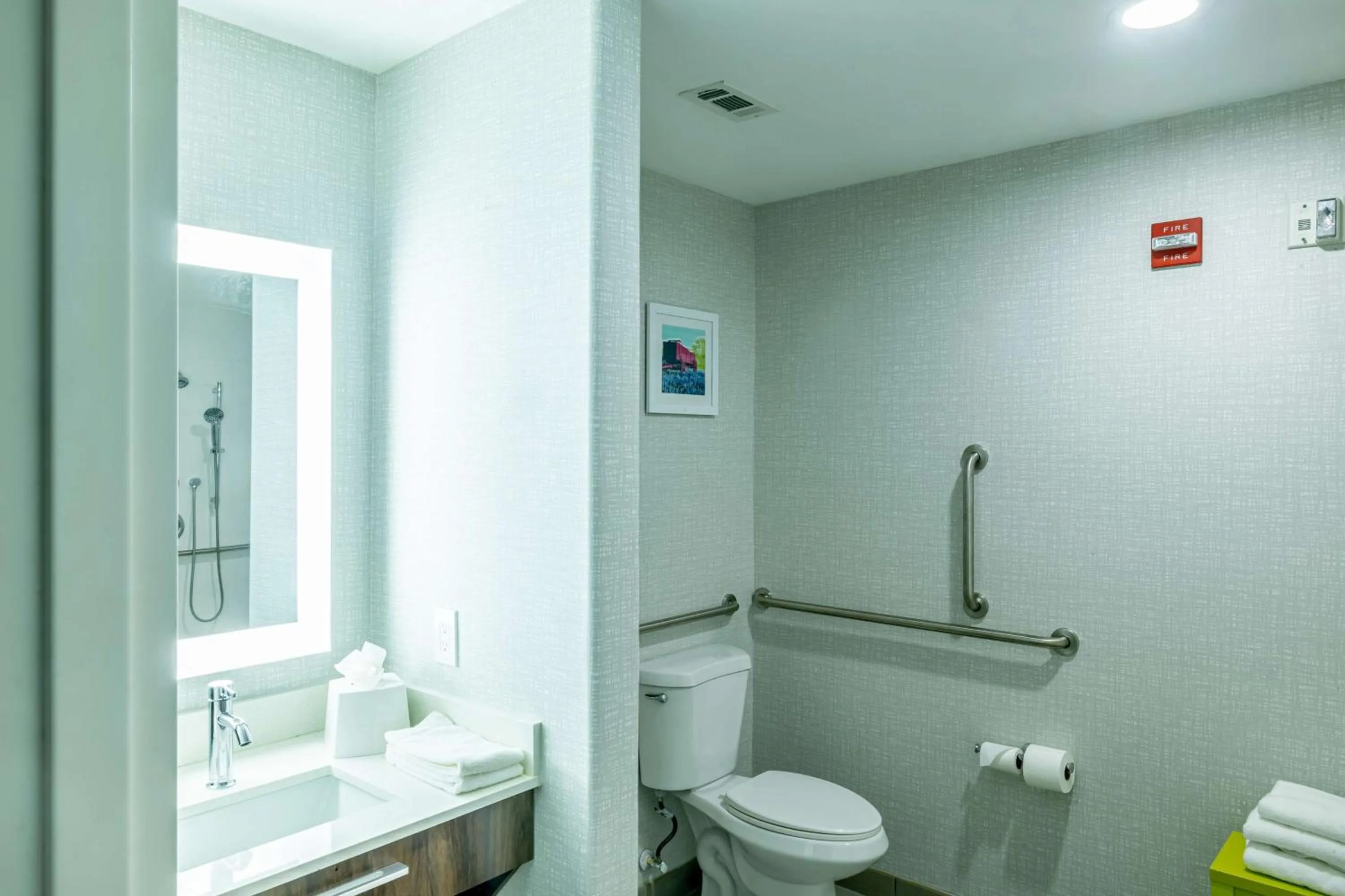 Bathroom in Hampton Inn & Suites Cleburne