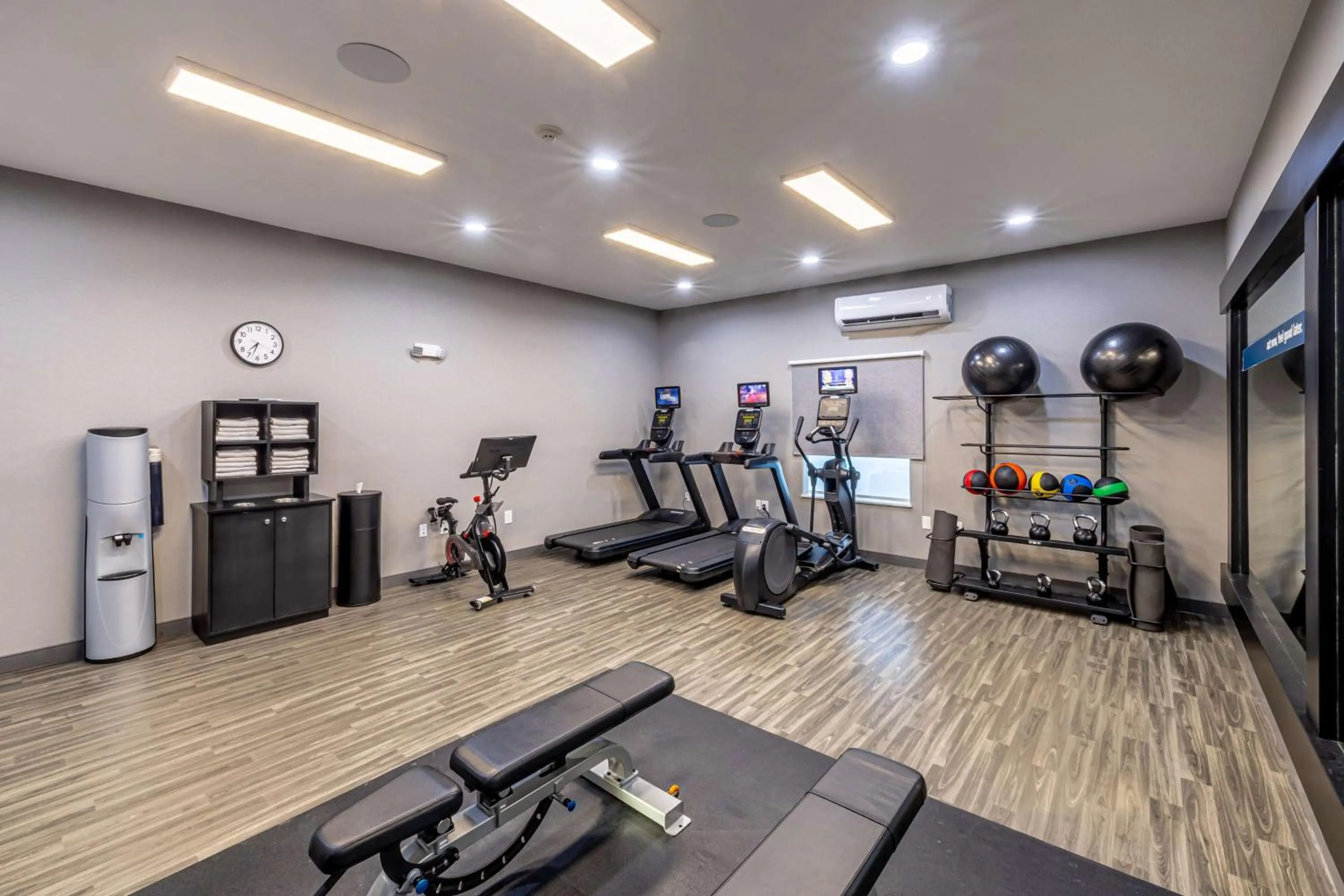 Fitness centre/facilities in Hampton Inn & Suites Cleburne