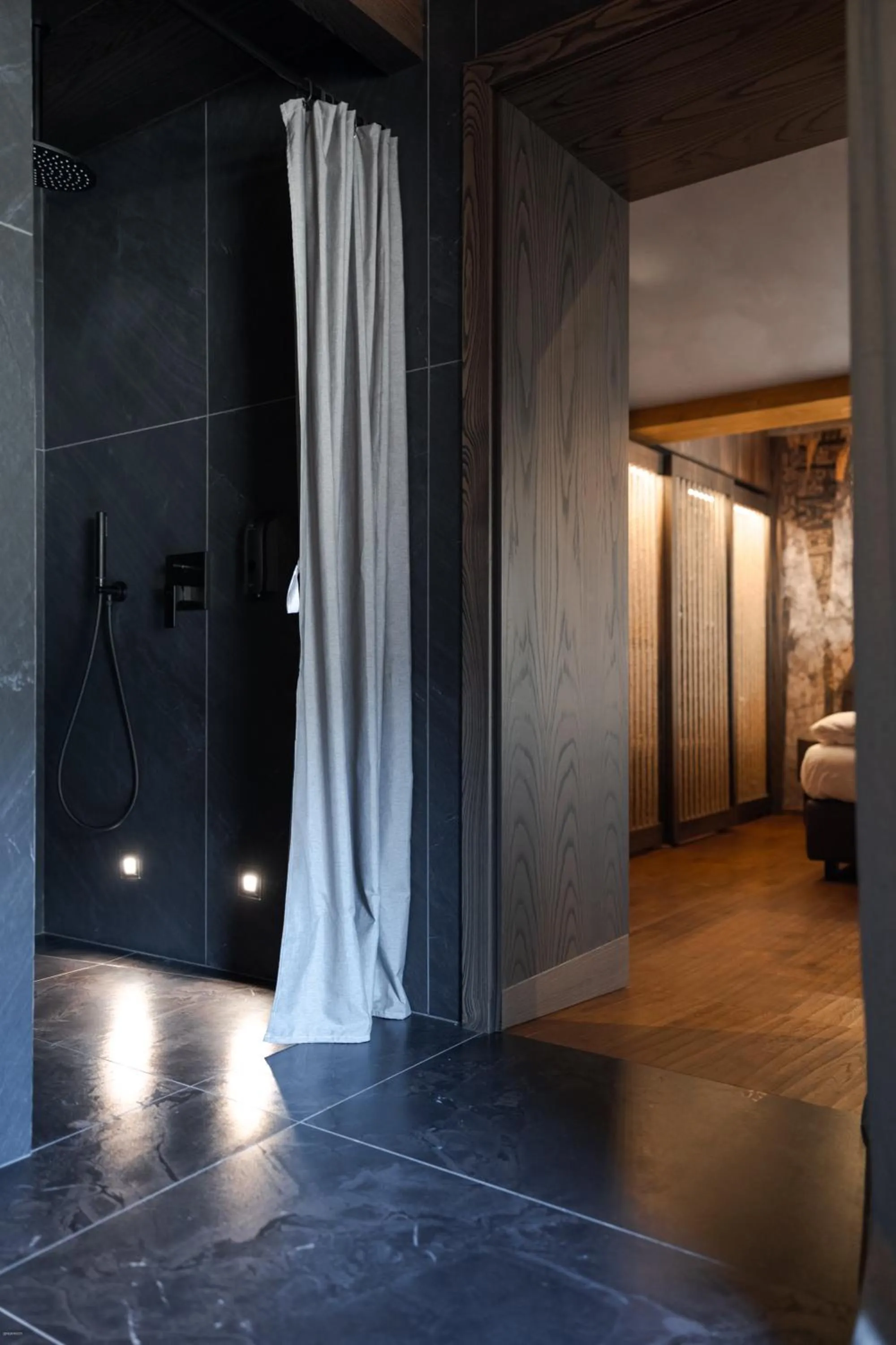 Shower in Latemar - Hotel Suites Spa